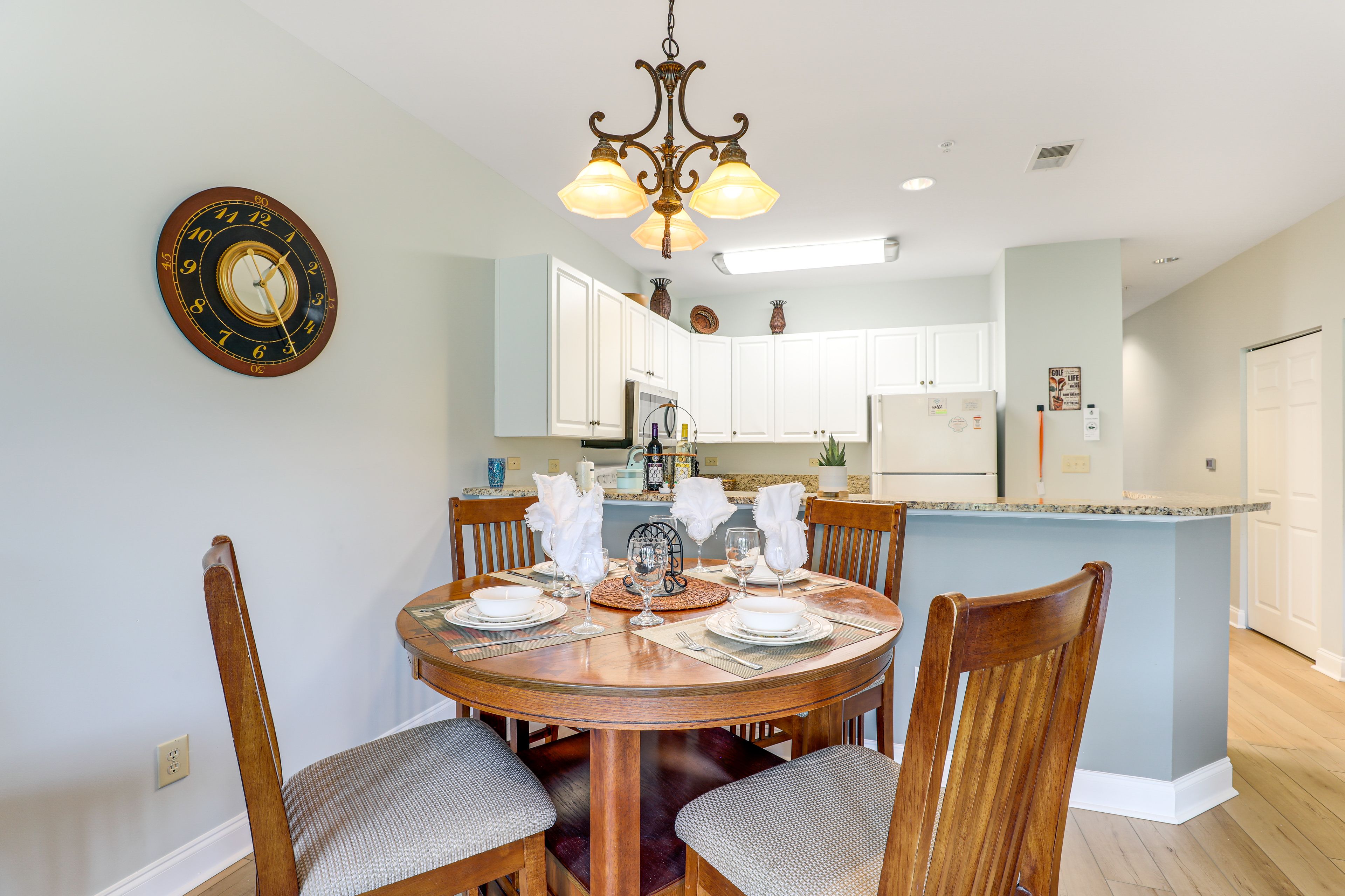 Dining Area | Dishware & Flatware Provided