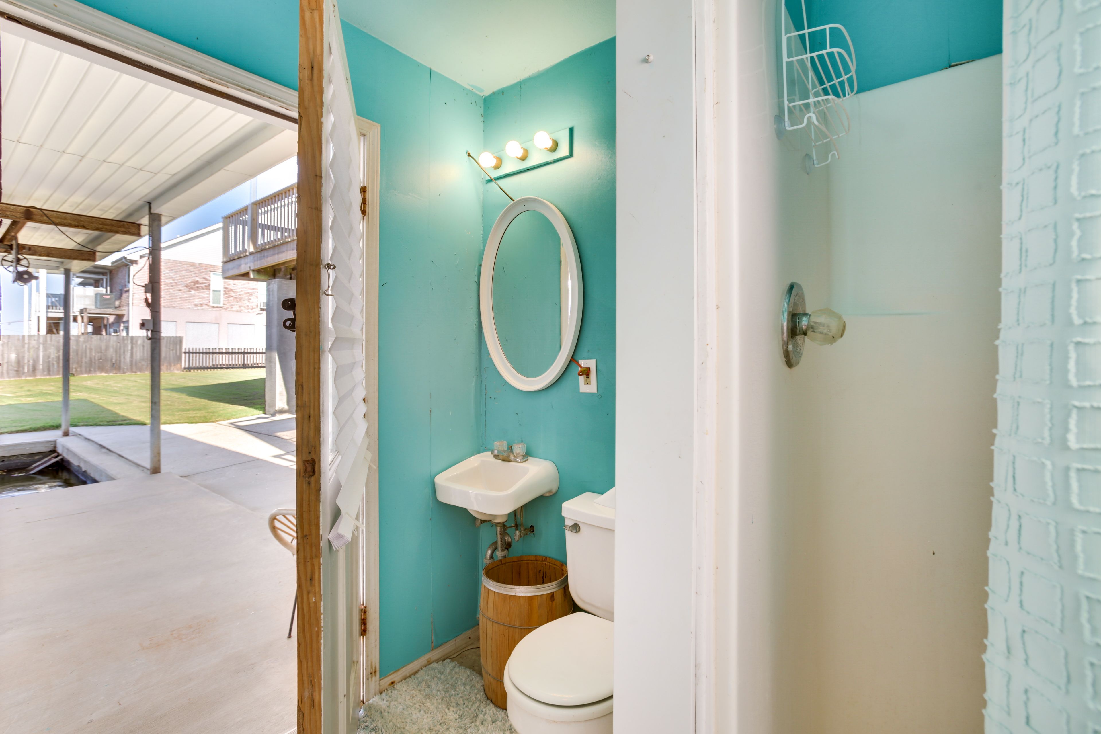 Full Bathroom | Located by Boat Dock | Cold Water Only