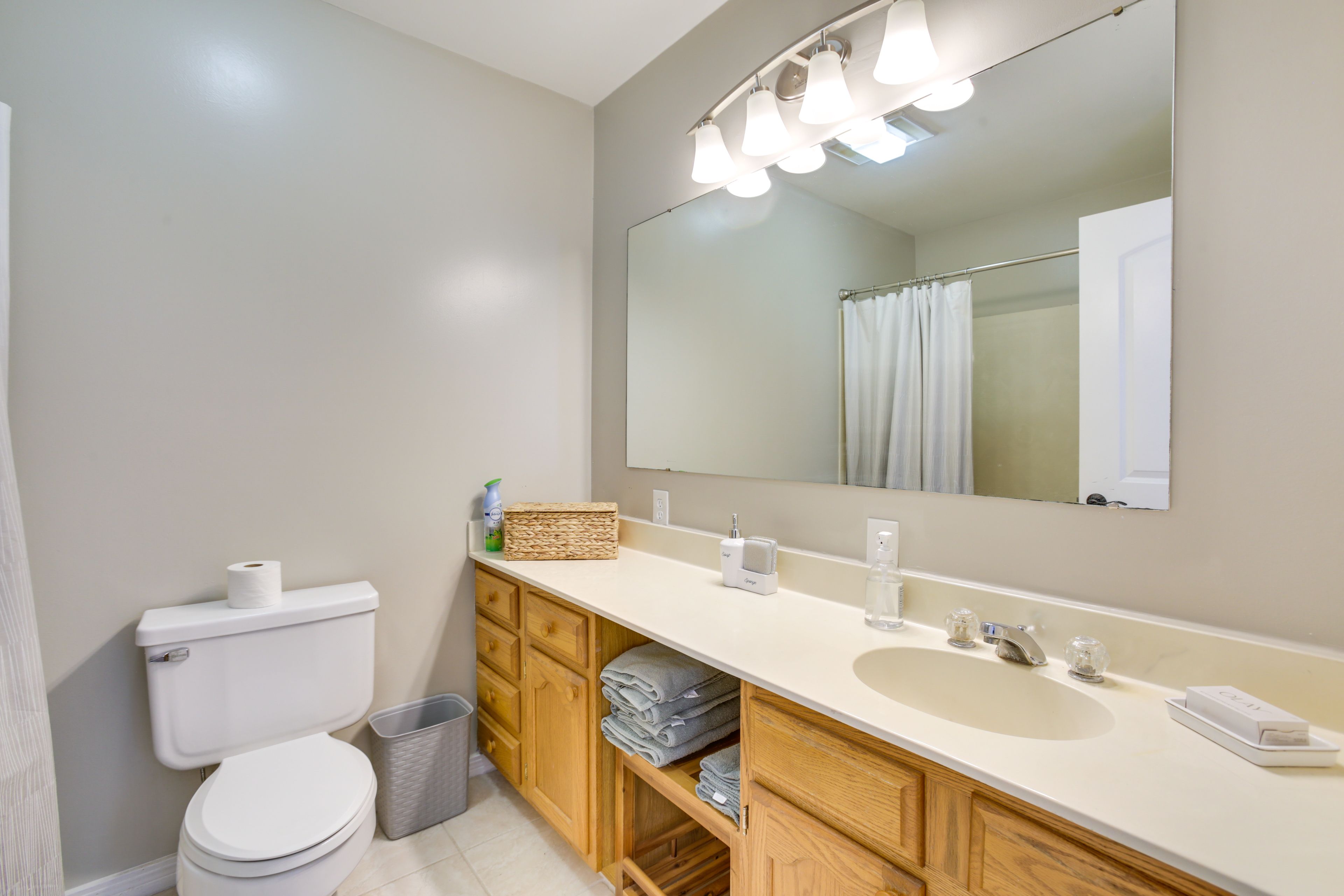 En-Suite Bathroom | Towels Provided