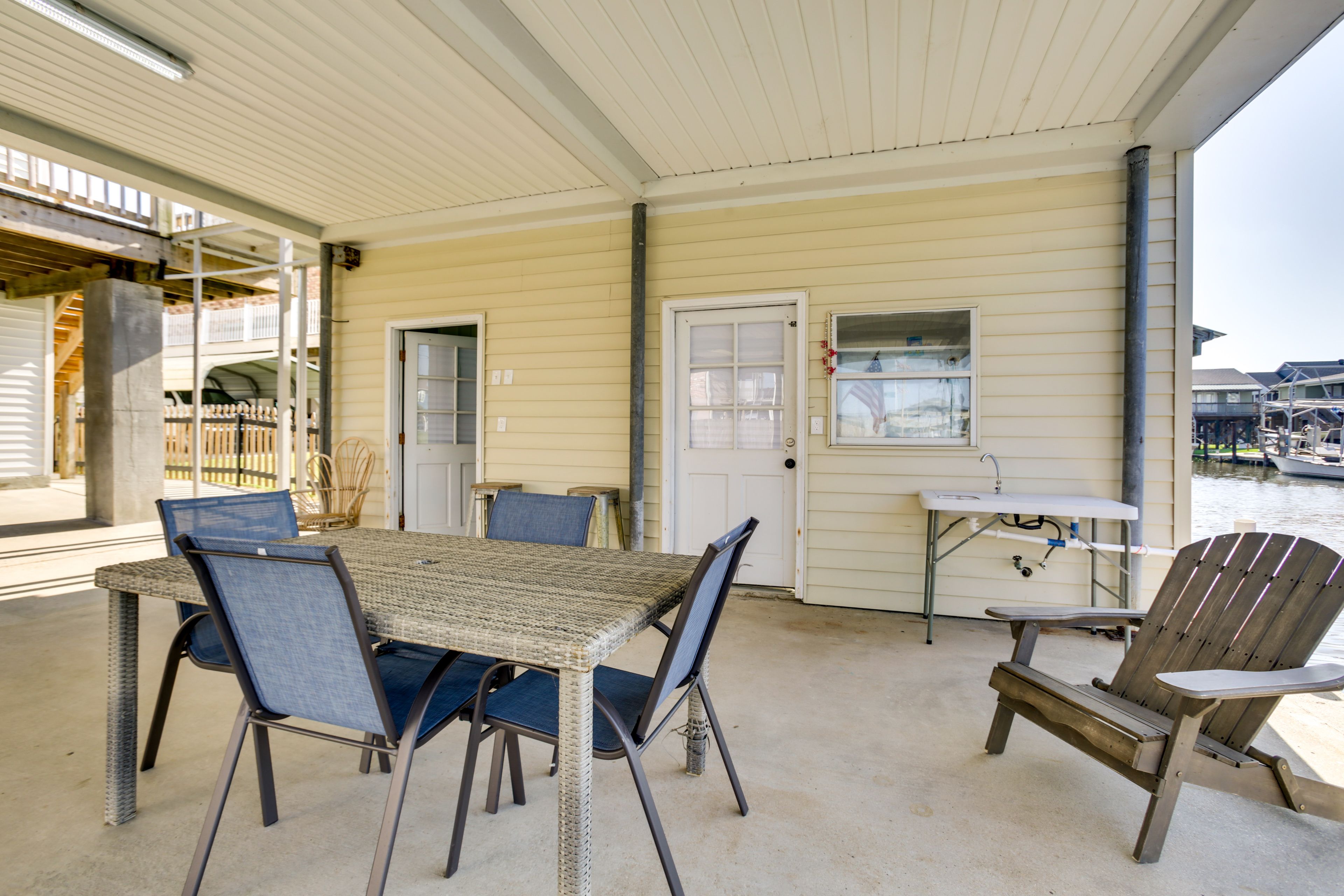 Dining Area | Fish Cleaning Station