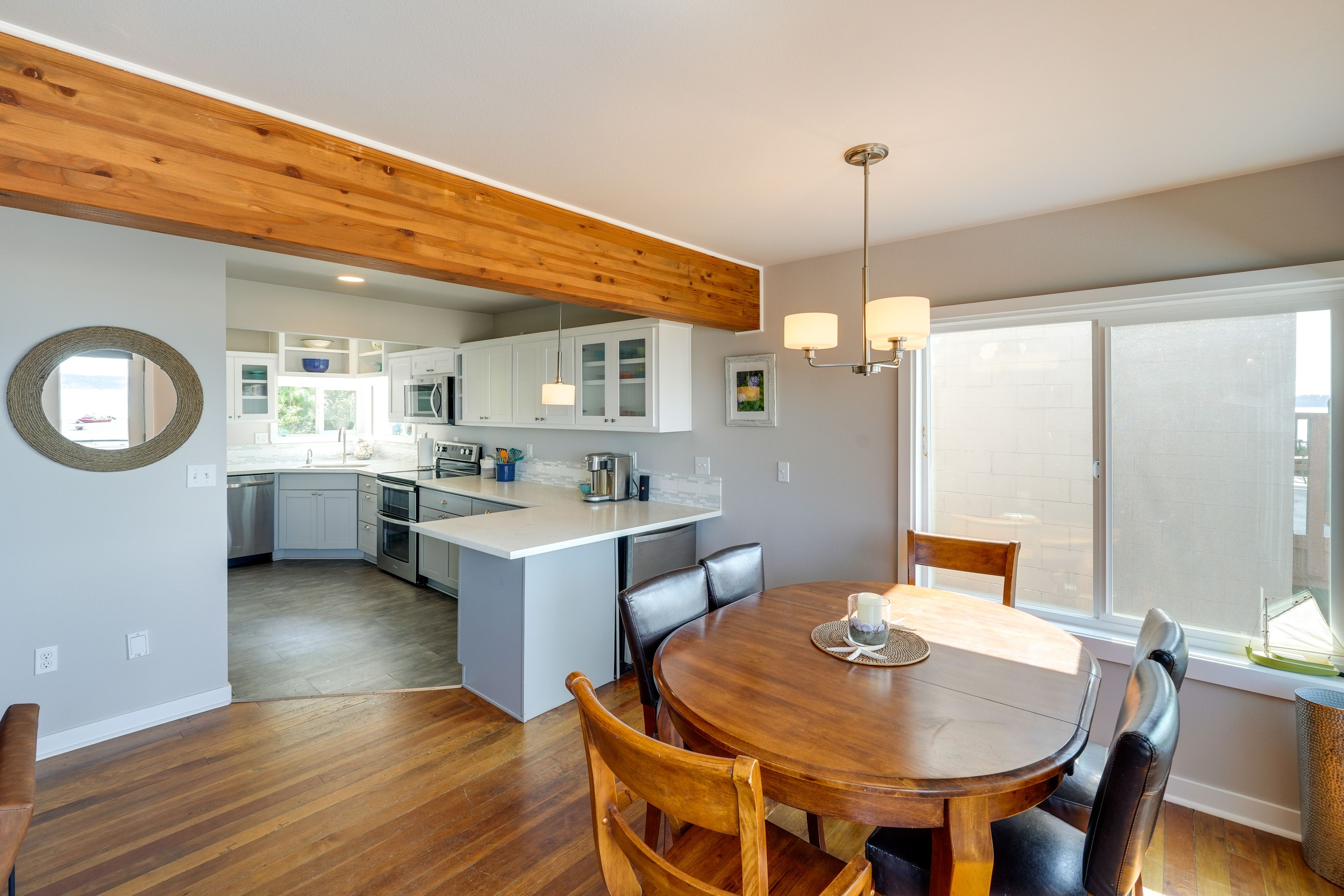 Dining Area | Dishware Provided