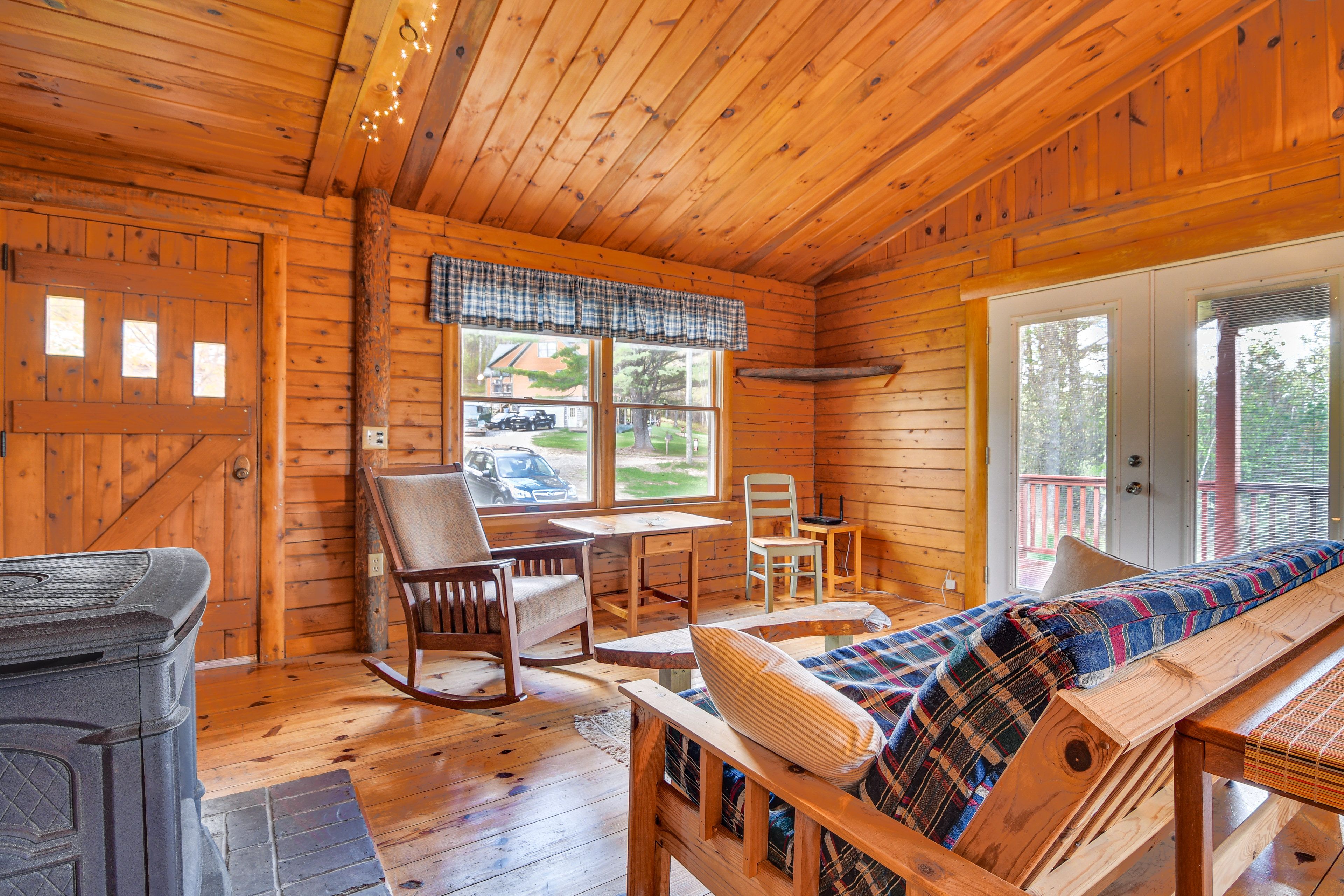 Living Area | Queen Futon | Gas Fireplace