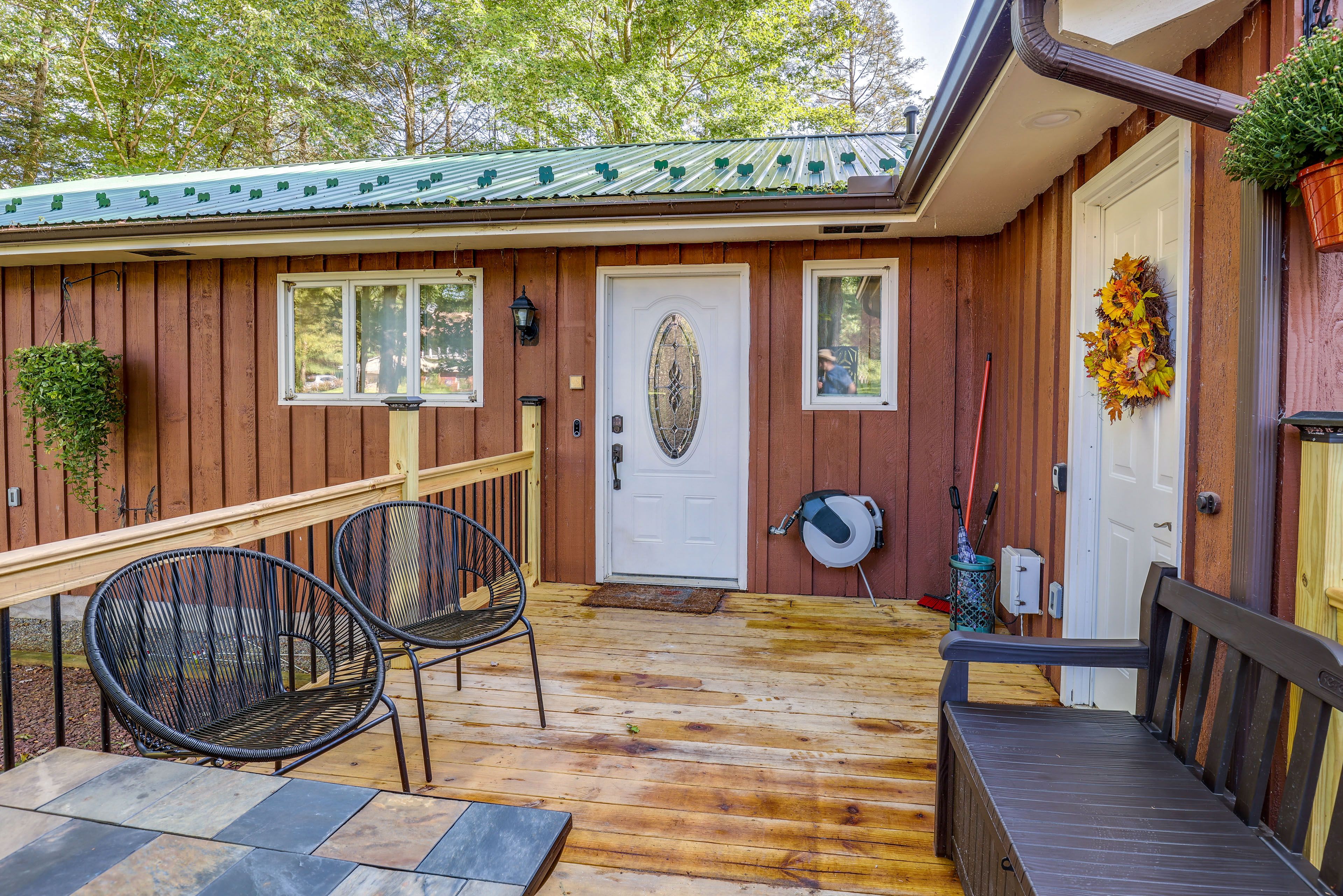 Private Deck | Outdoor Seating