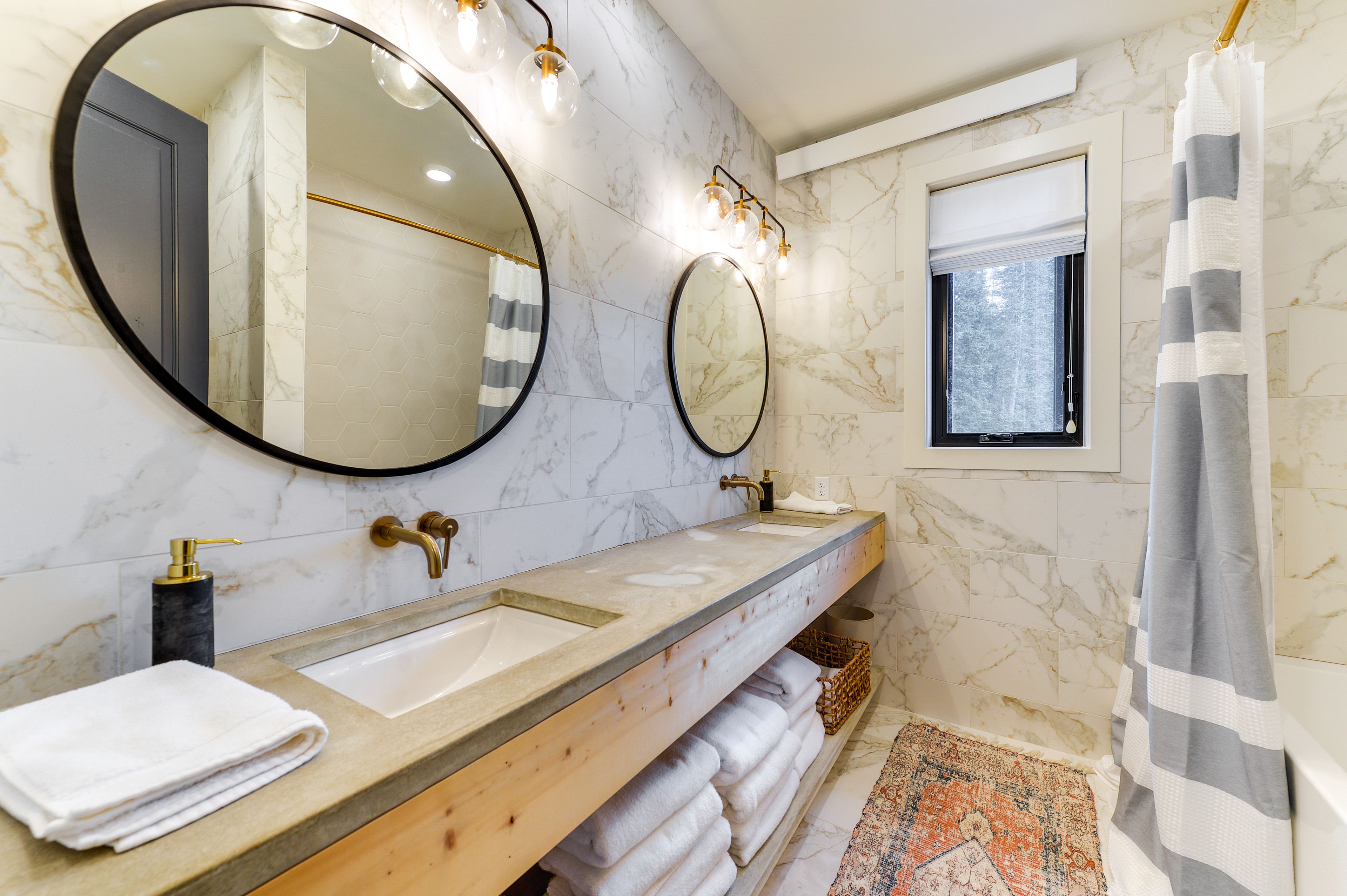 Full Bathroom