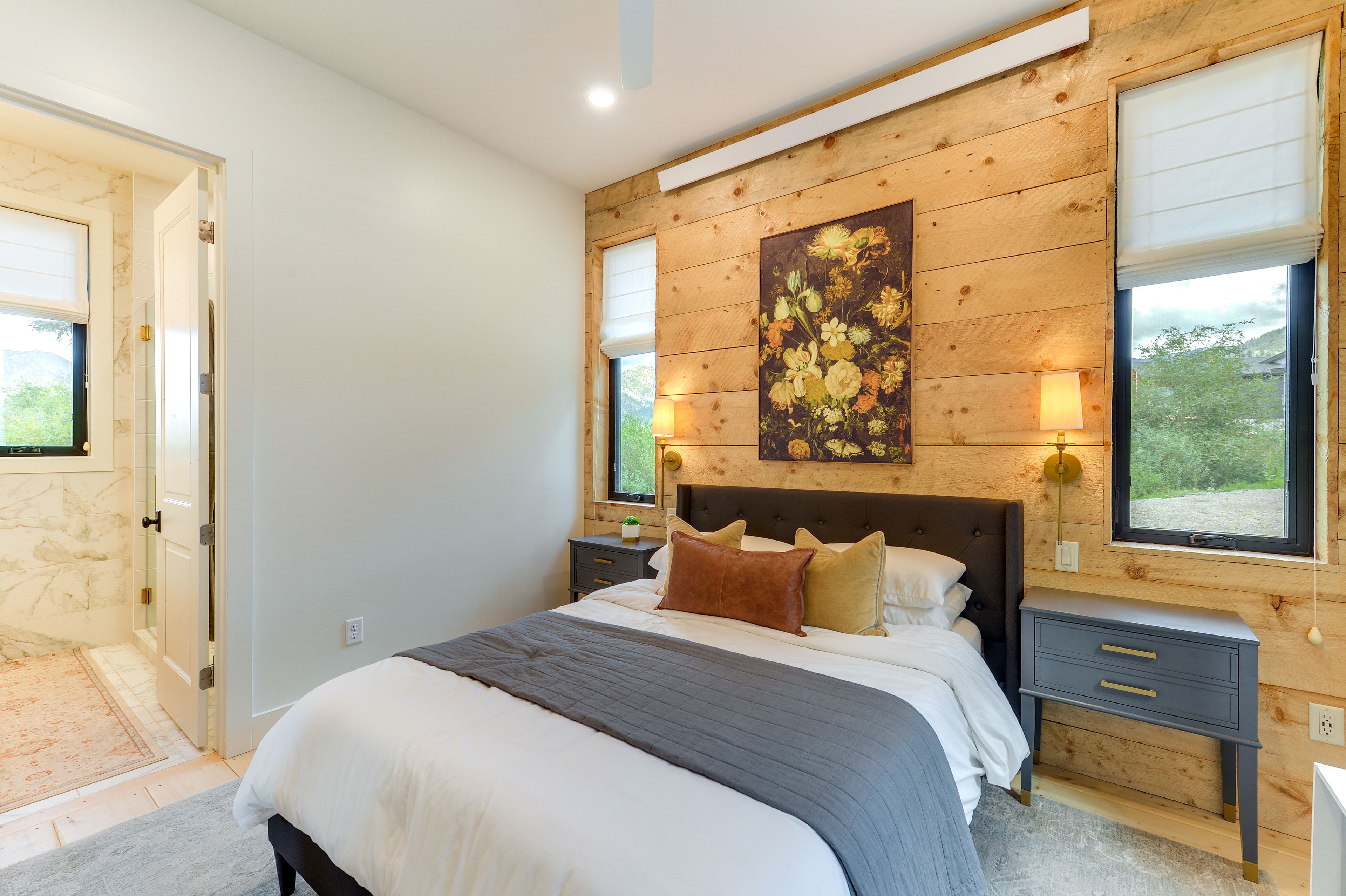 Bedroom 1 | Queen Bed | Flat-Screen TV | En-Suite Bathroom