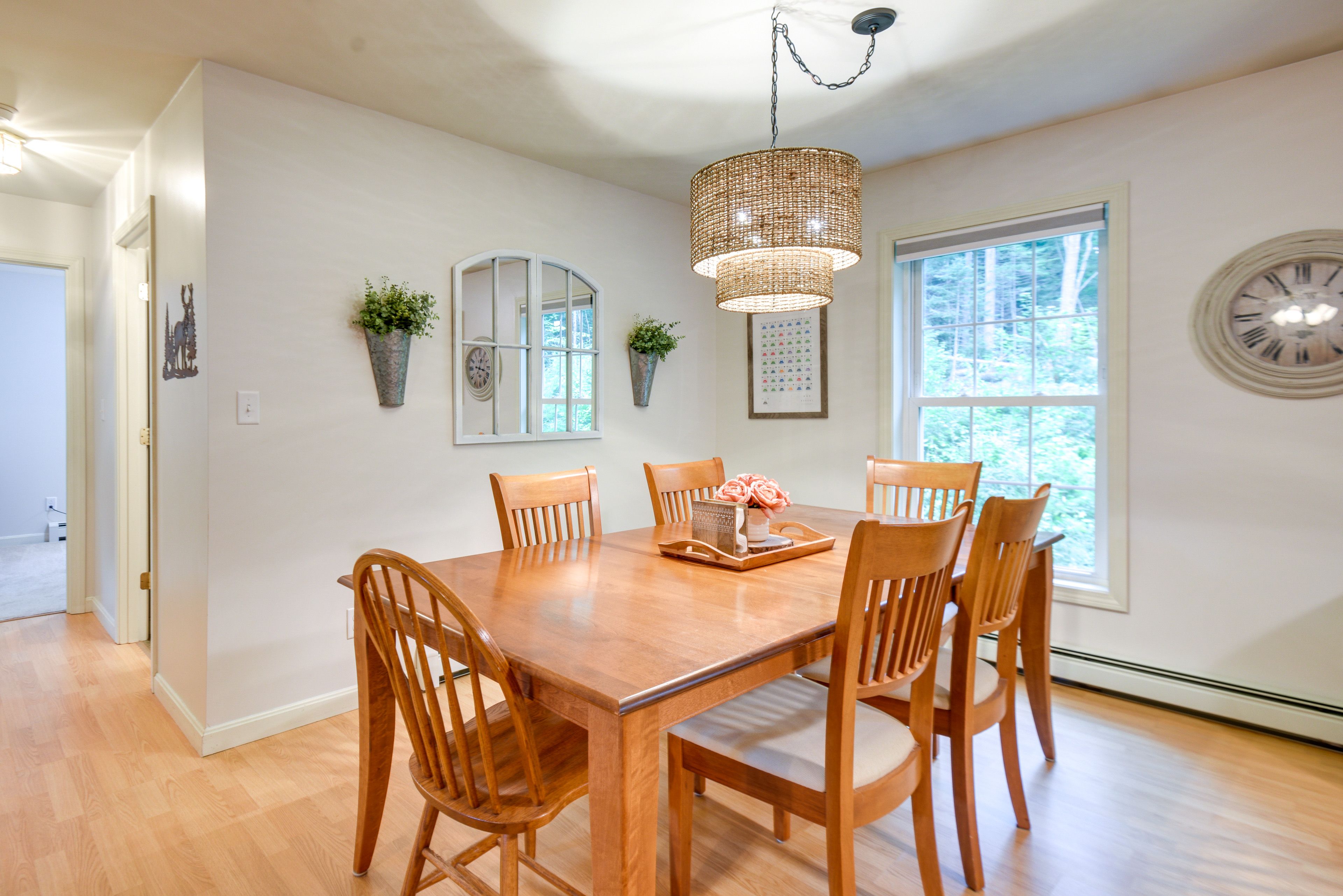 Dining Area | Dishware & Flatware Provided
