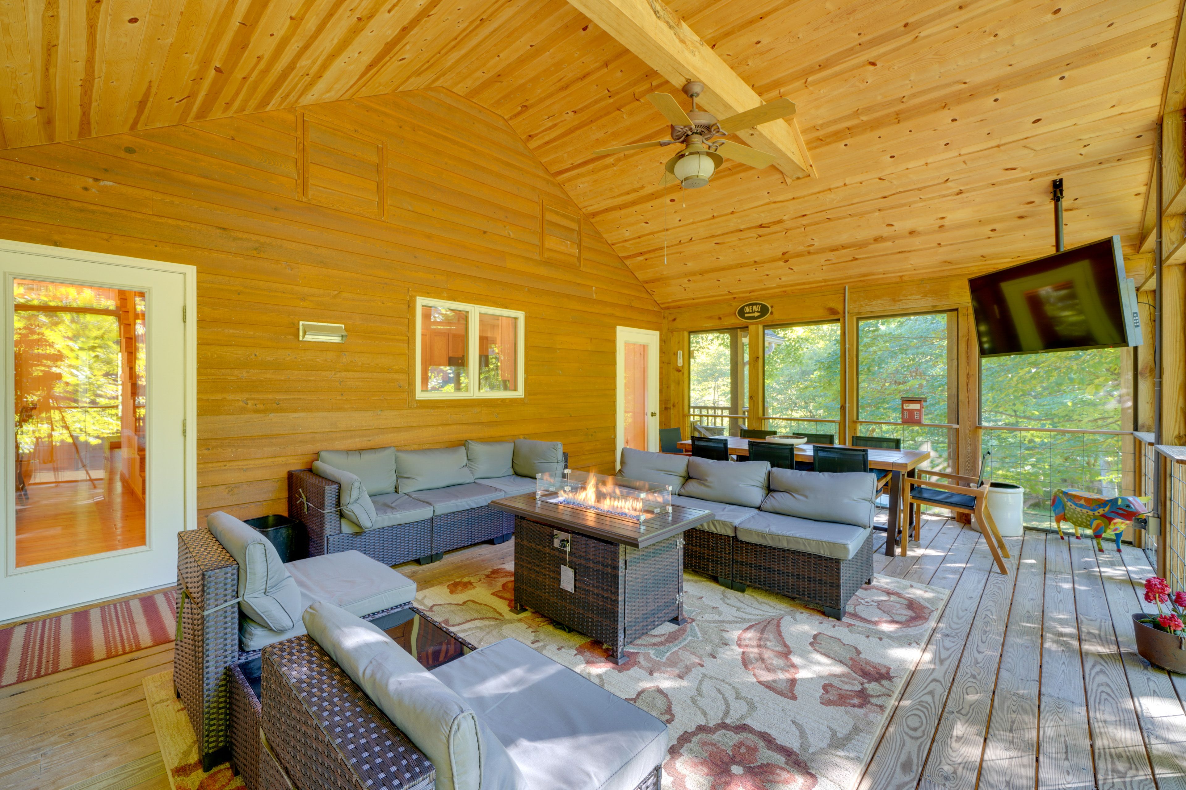 Screened-In Deck | Gas Fire Pit | Lounge Seating | Vaulted Ceilings