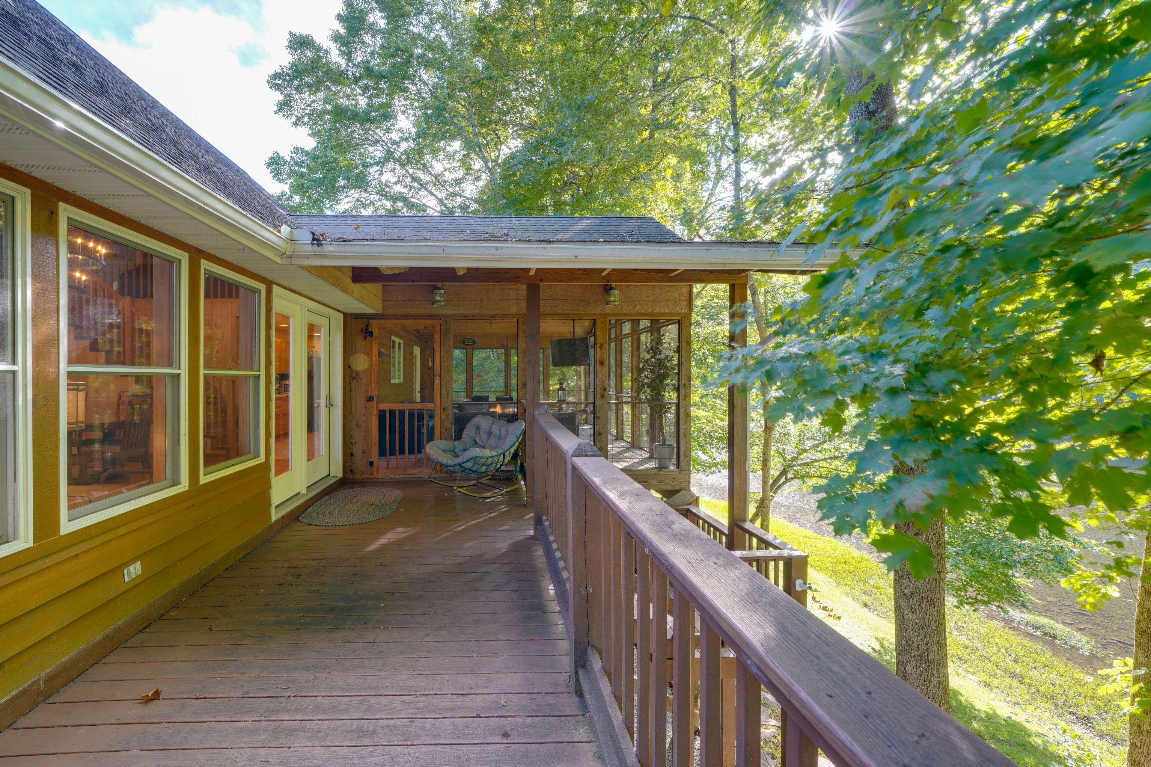 Wraparound Deck
