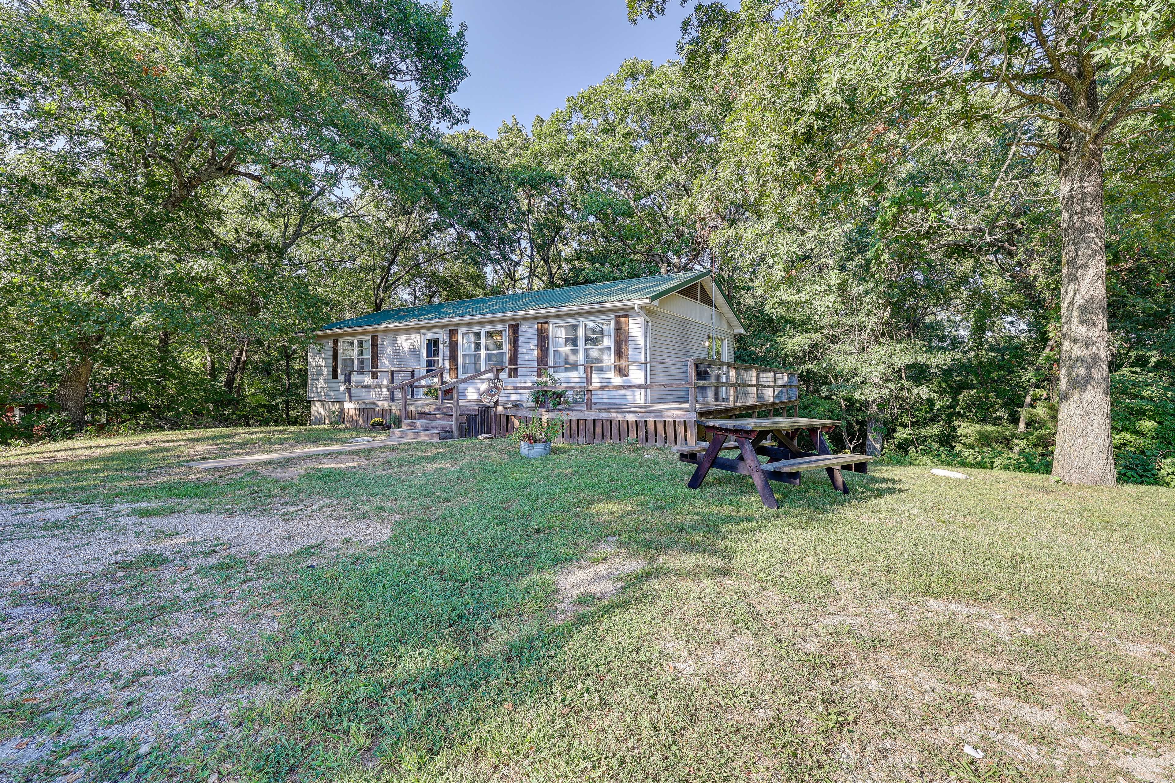 House Exterior | Picnic Table | Private Yard