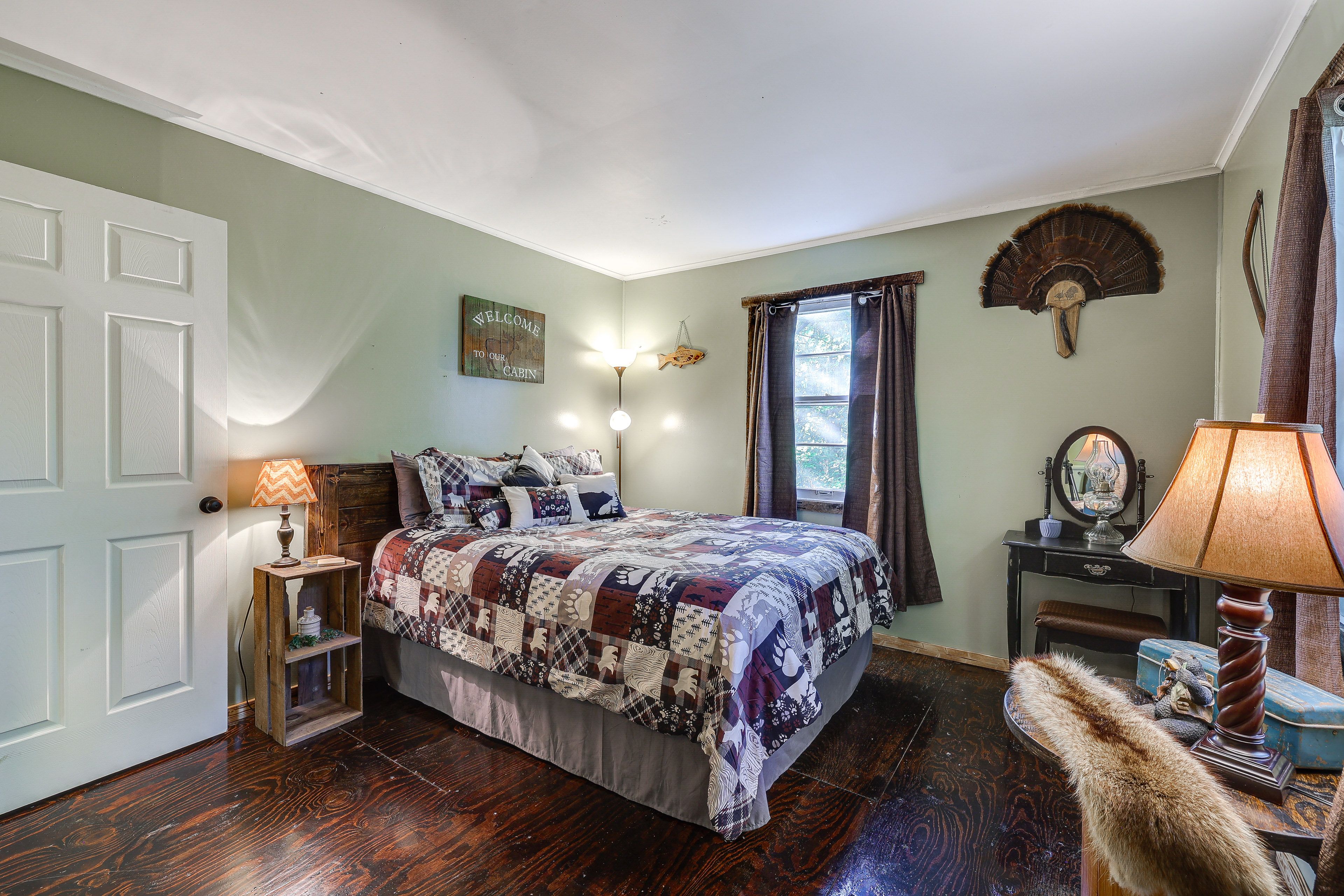 Bedroom 2 | Queen Bed