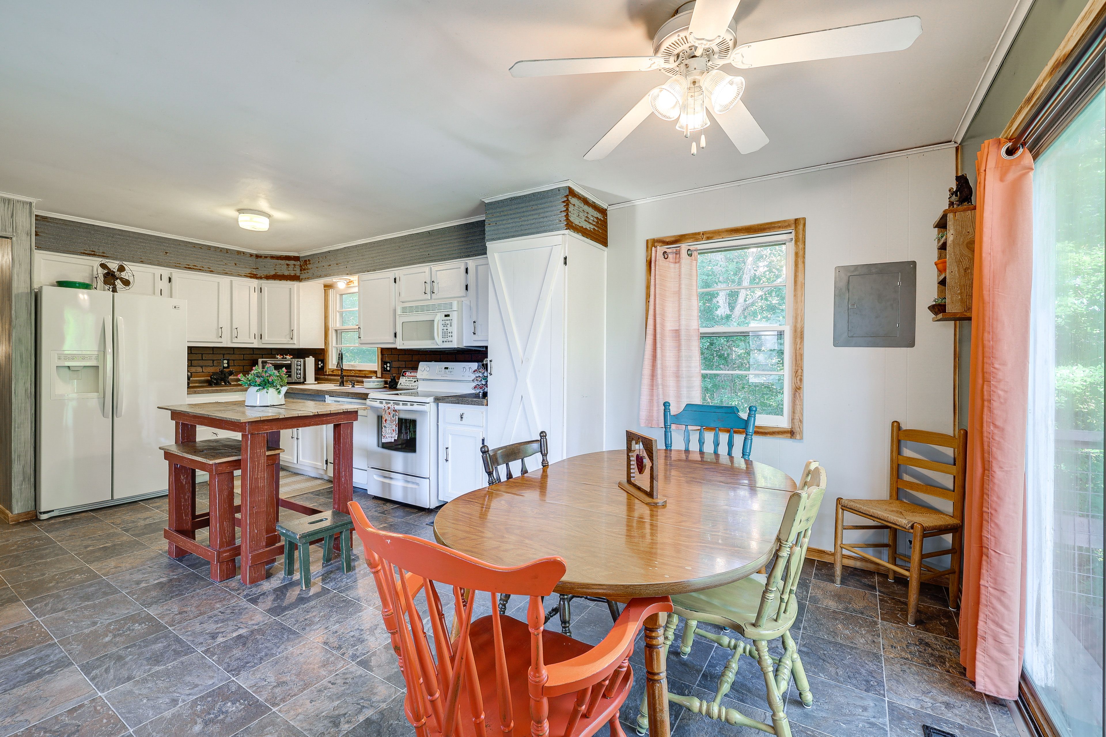 Dining Area | Dishware/Flatware