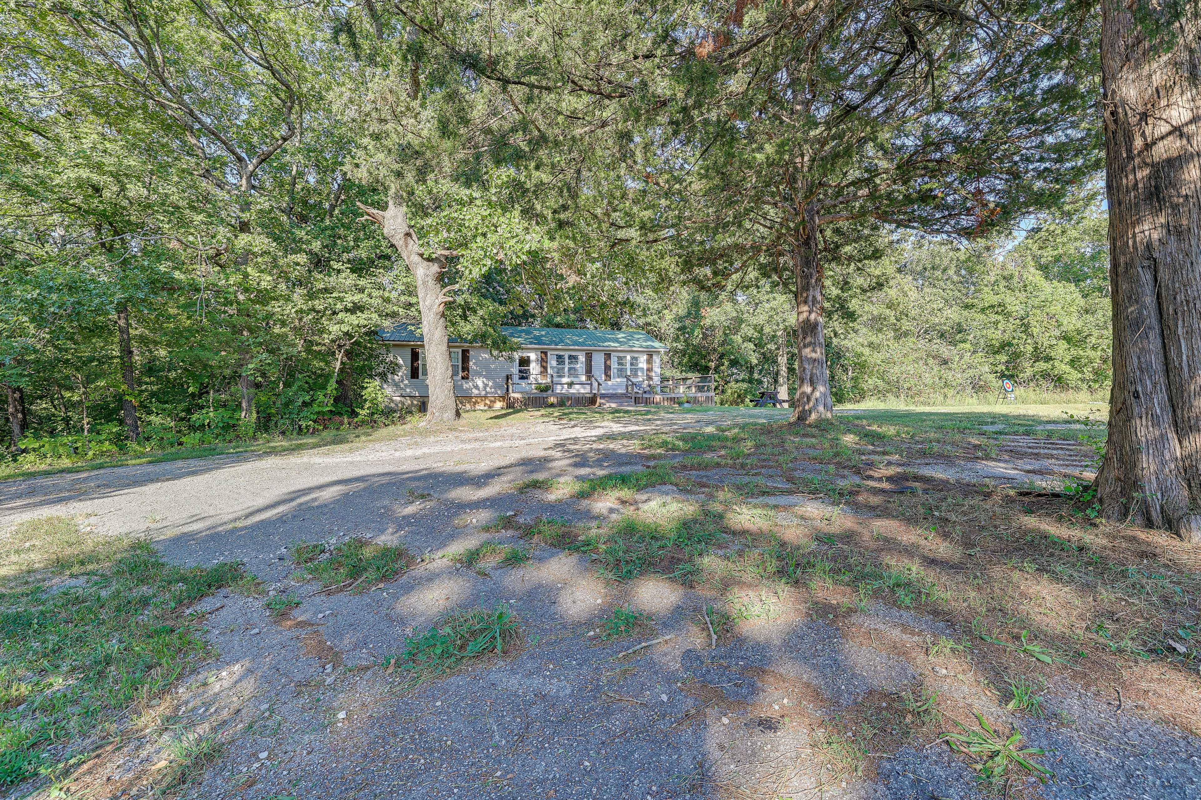 Parking | Driveway (6 Vehicles) | Trailer Parking On-Site