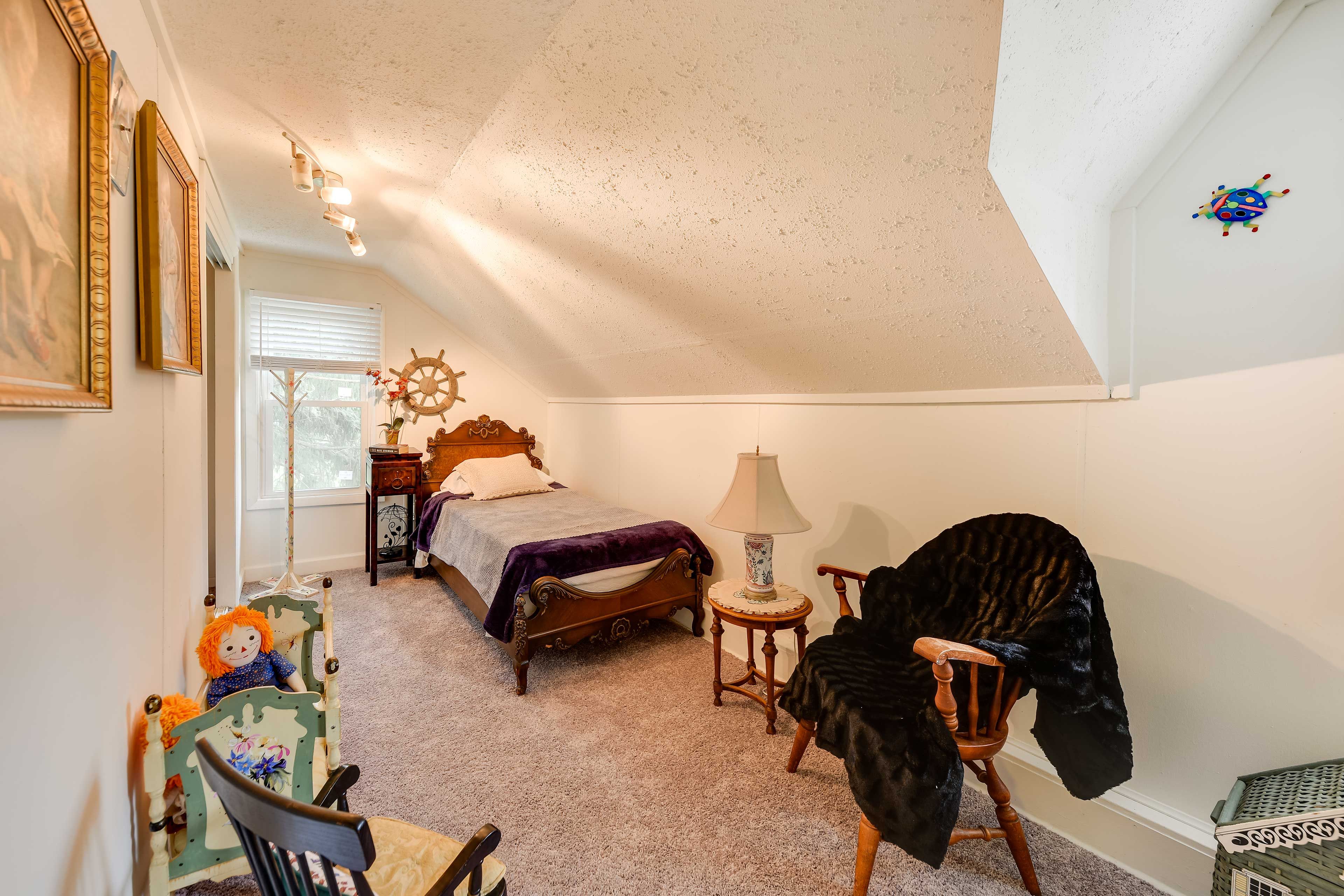 Bedroom 2 | 2nd Floor | Twin Bed