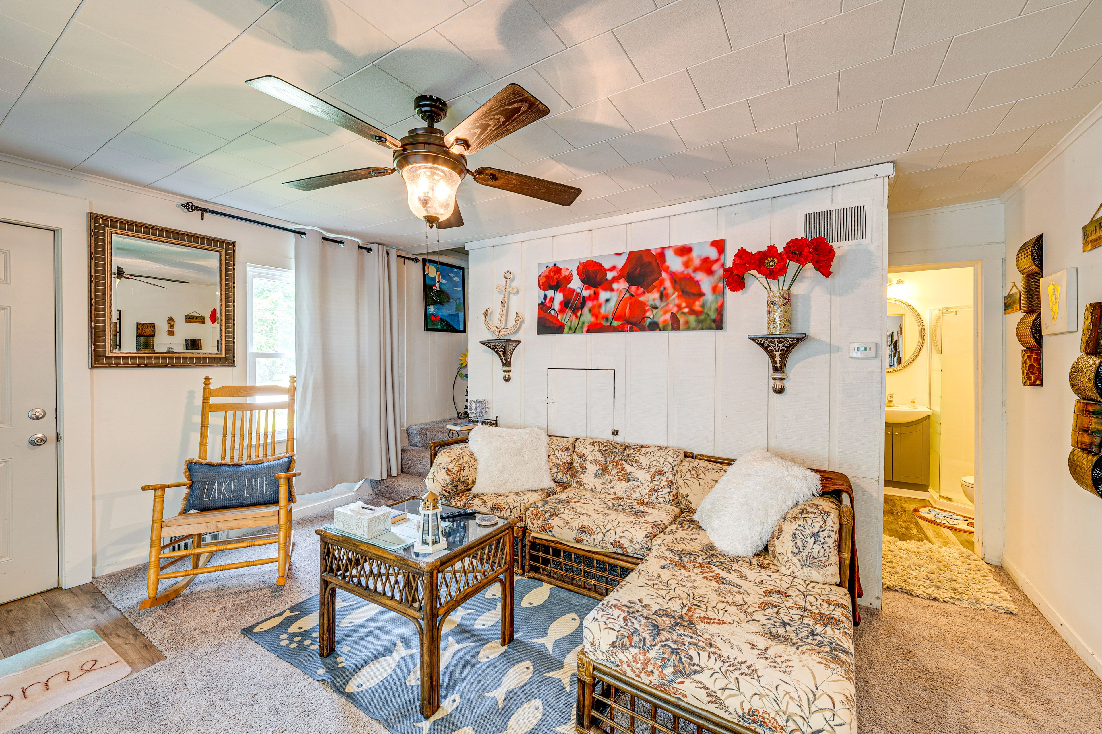 Living Room | 1st Floor | Smart TV | Free WiFi