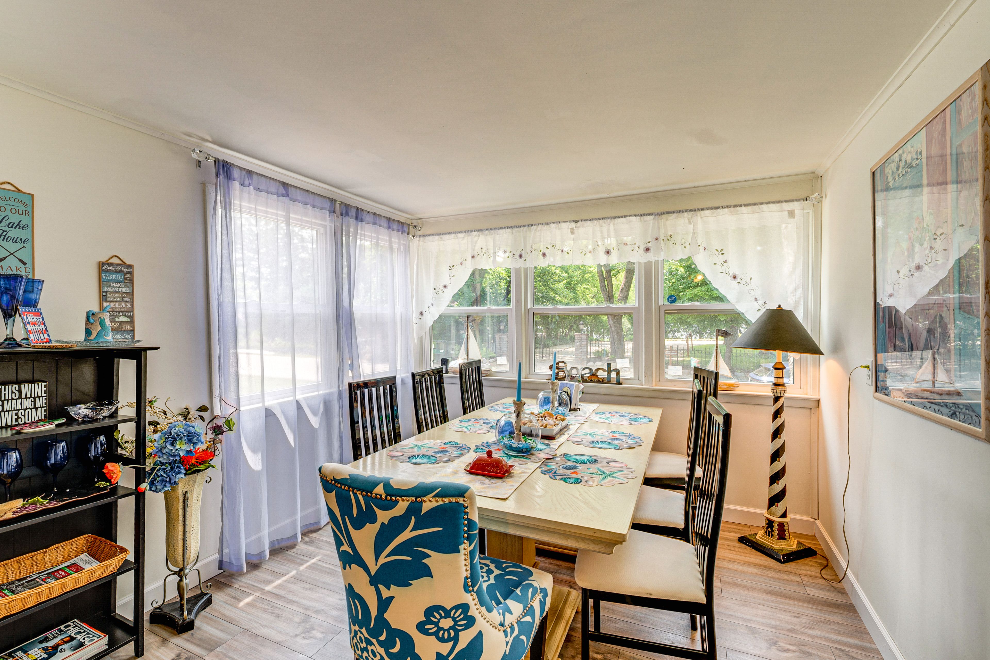 Dining Room | 1st Floor | Dishware & Flatware Provided