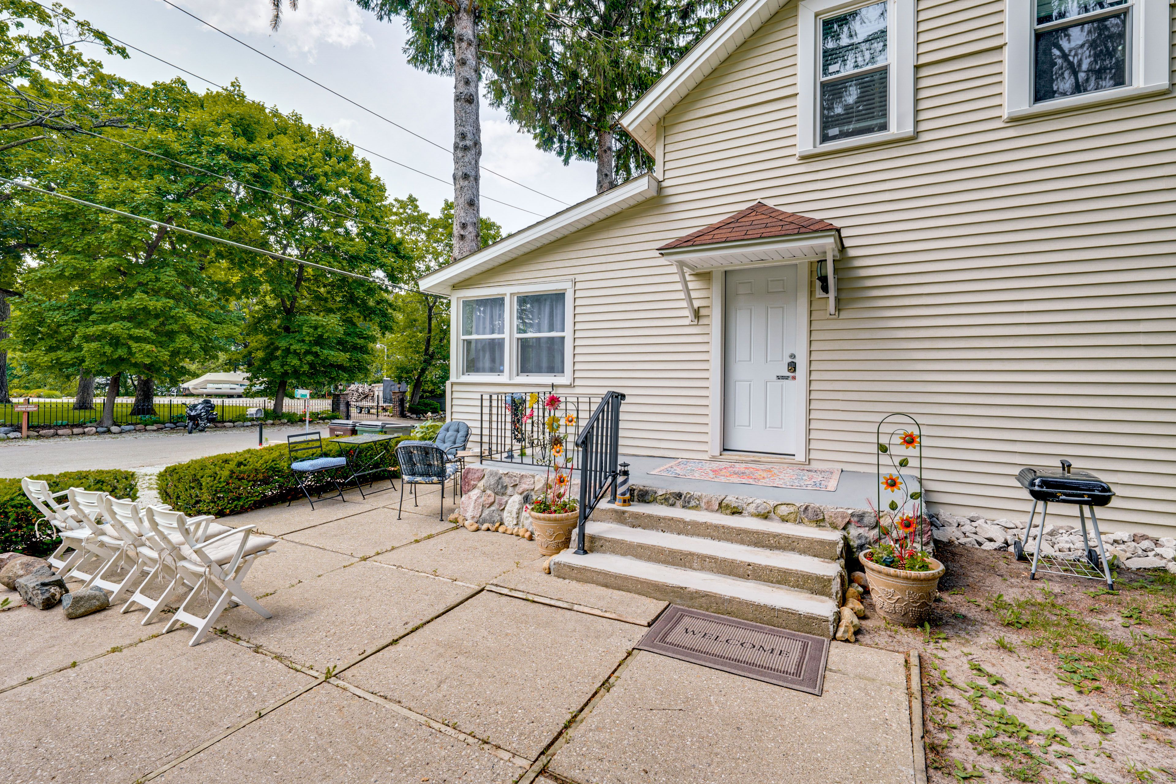 Private Patio | Charcoal Grill | Main Entrance