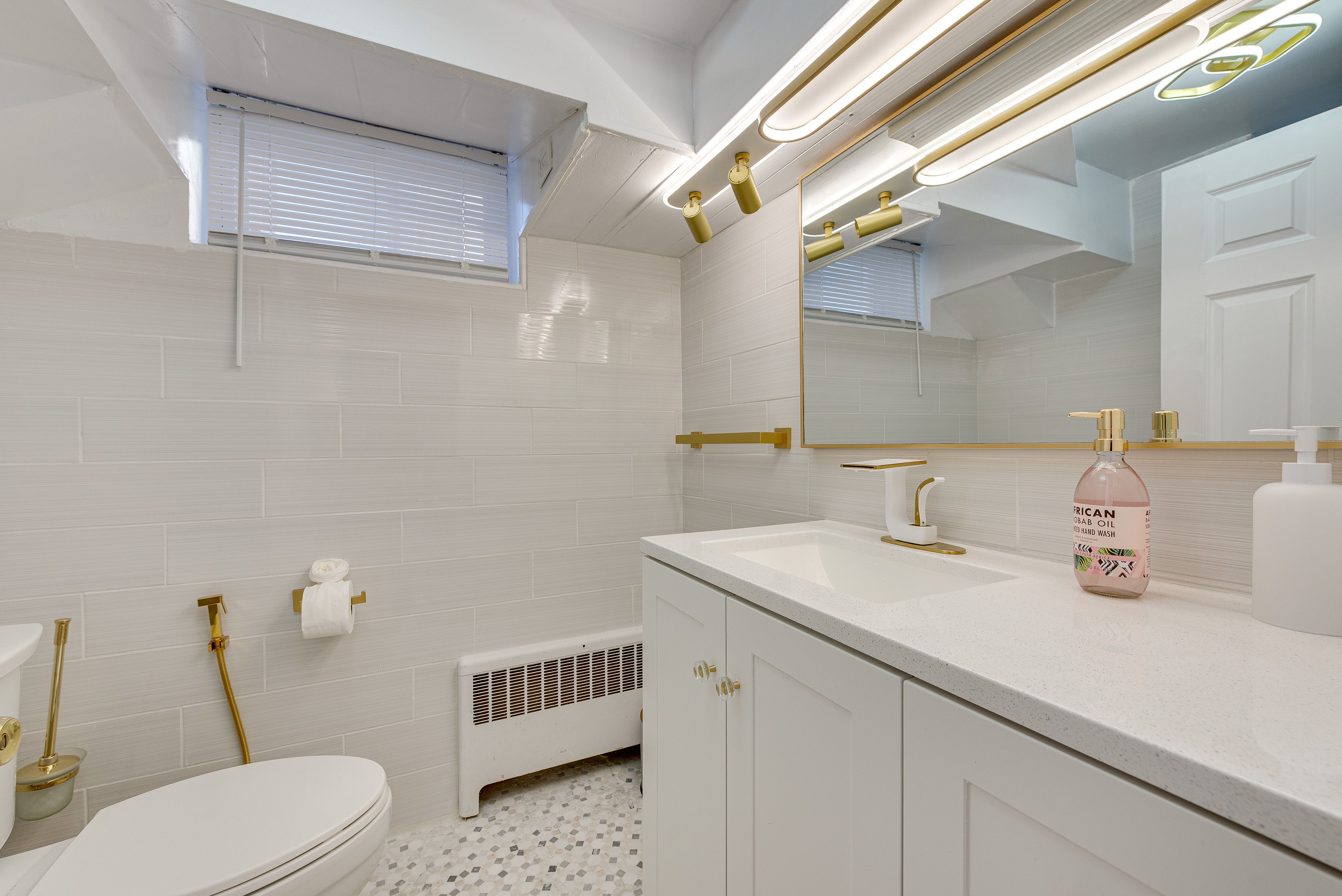 Full Bath | Towels | Hair Dryer | Complimentary Toiletries