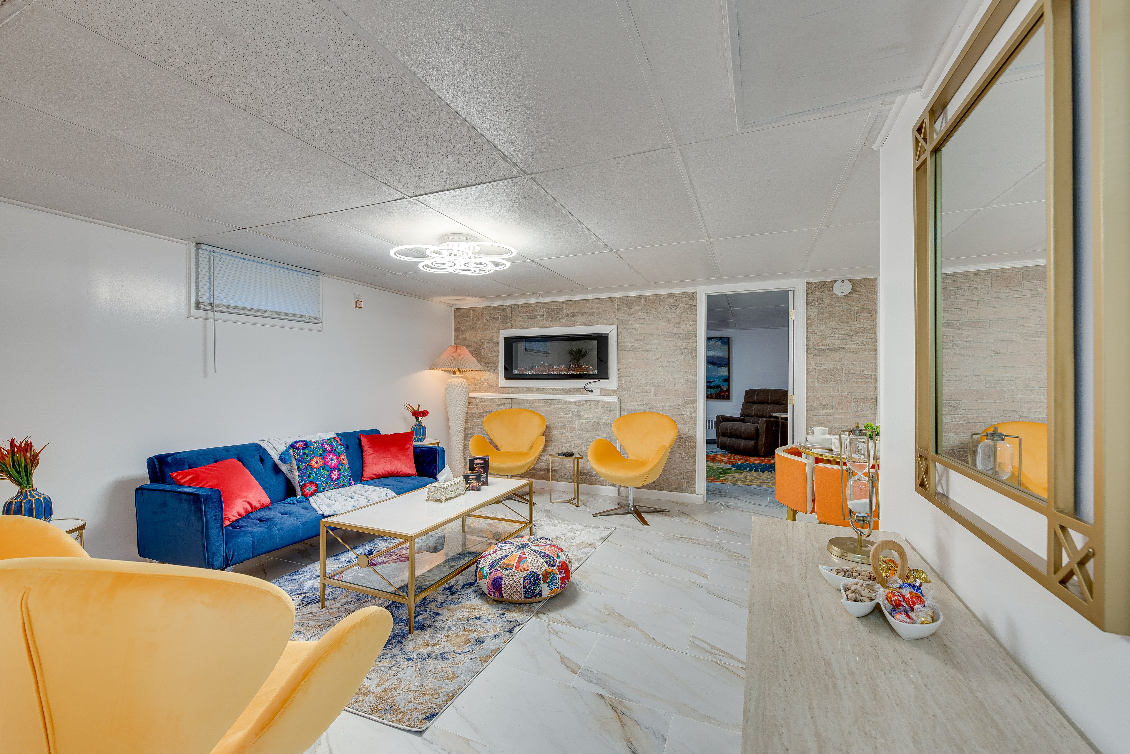 Living Room | Smart TV | Free WiFi | Full Futon