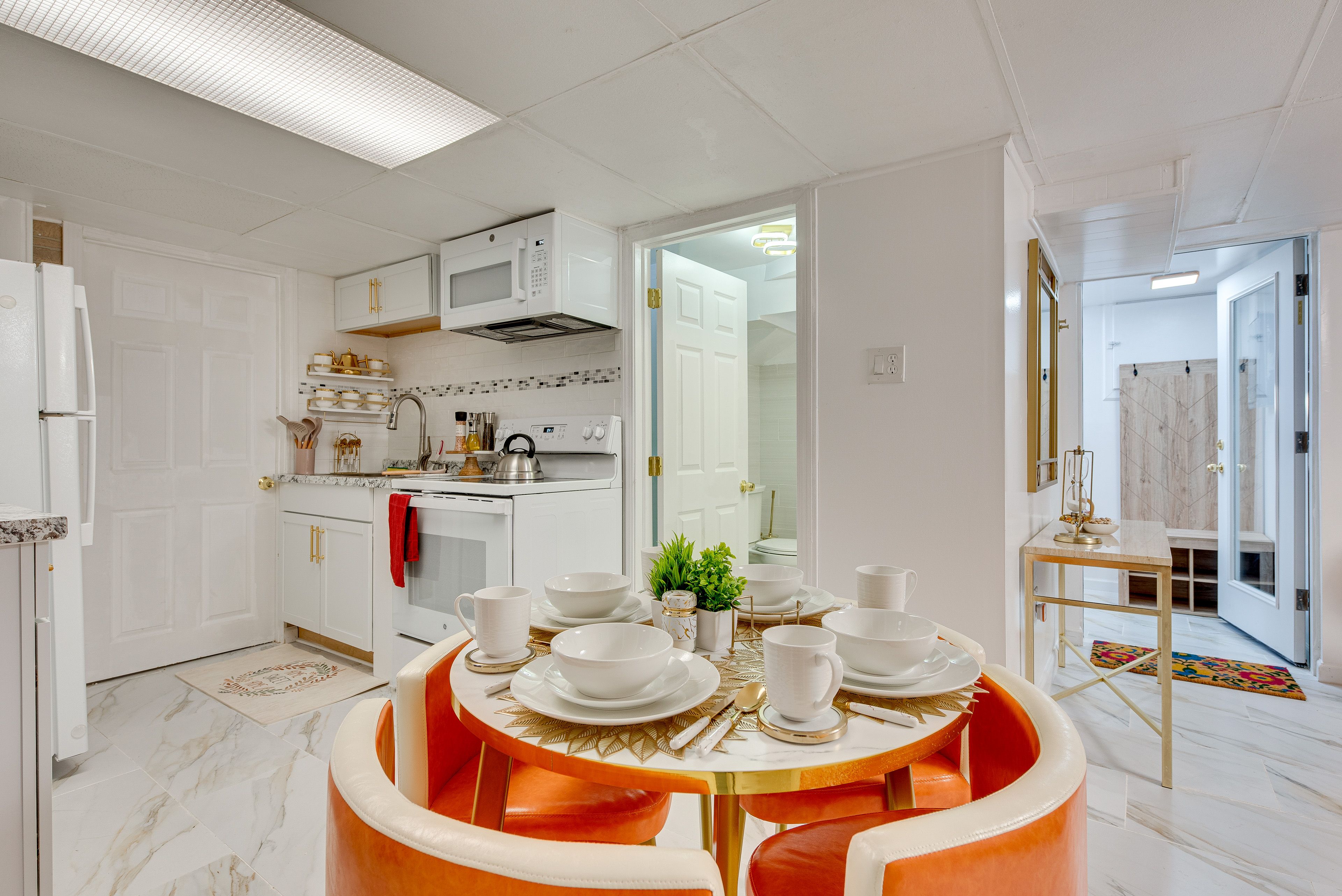 Dining Area | Kitchen | Coffee Bar | Single-Story Triplex Apartment