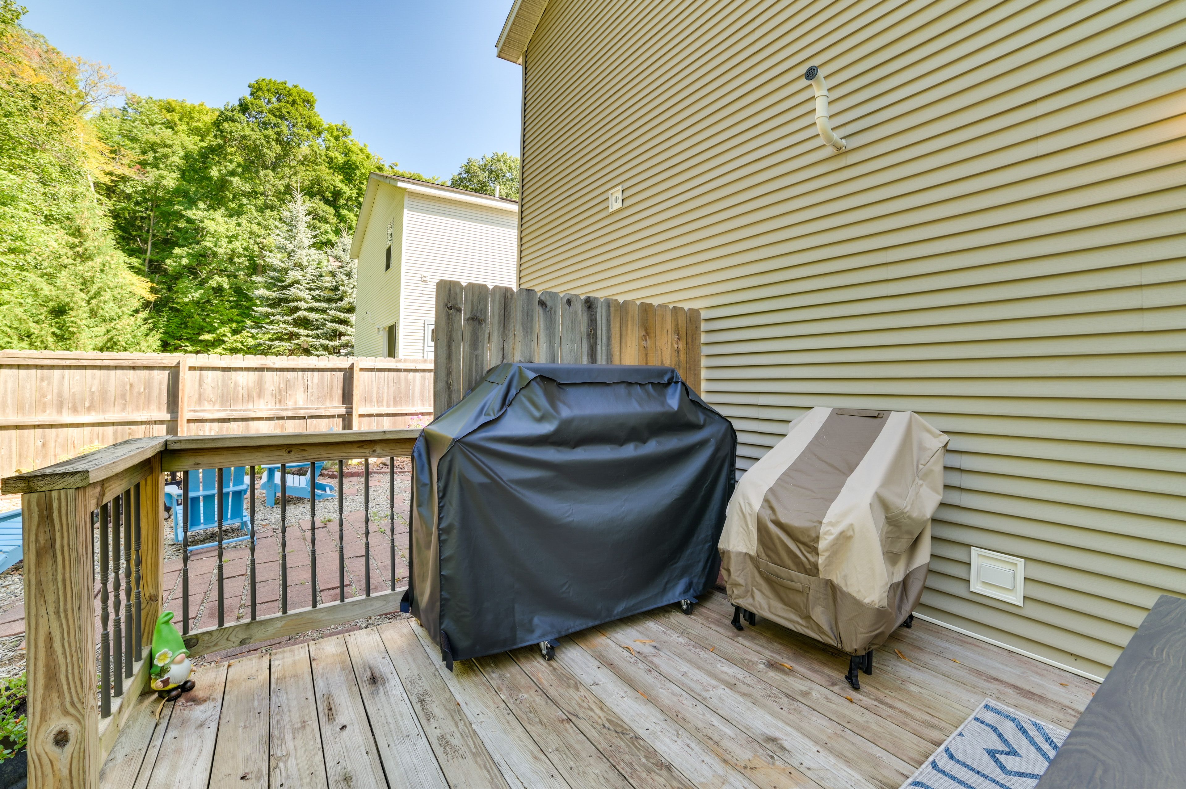 Deck | Gas Grill | Outdoor Dining Area