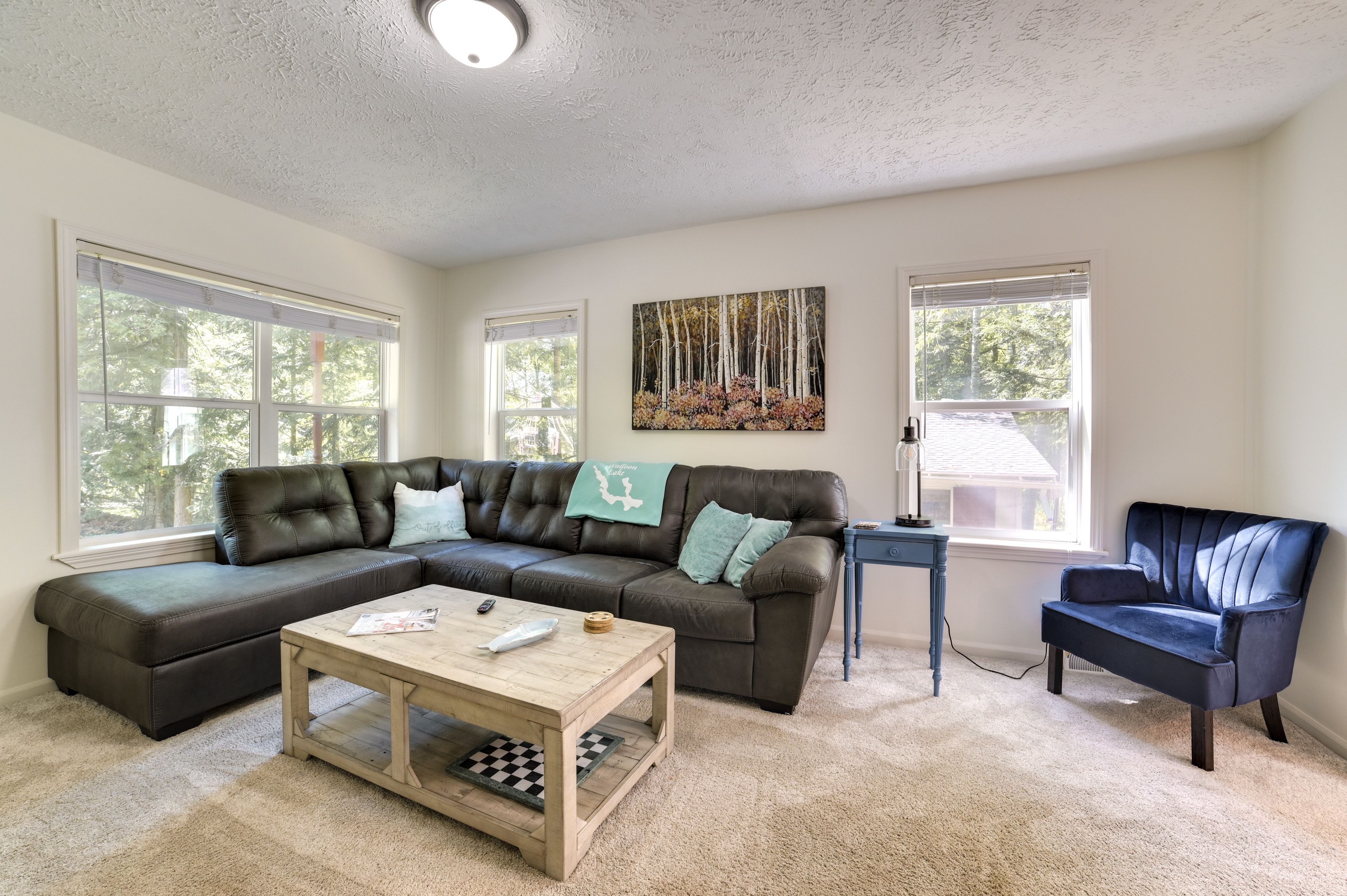 Living Room | Smart TV | Free WiFi | Central A/C