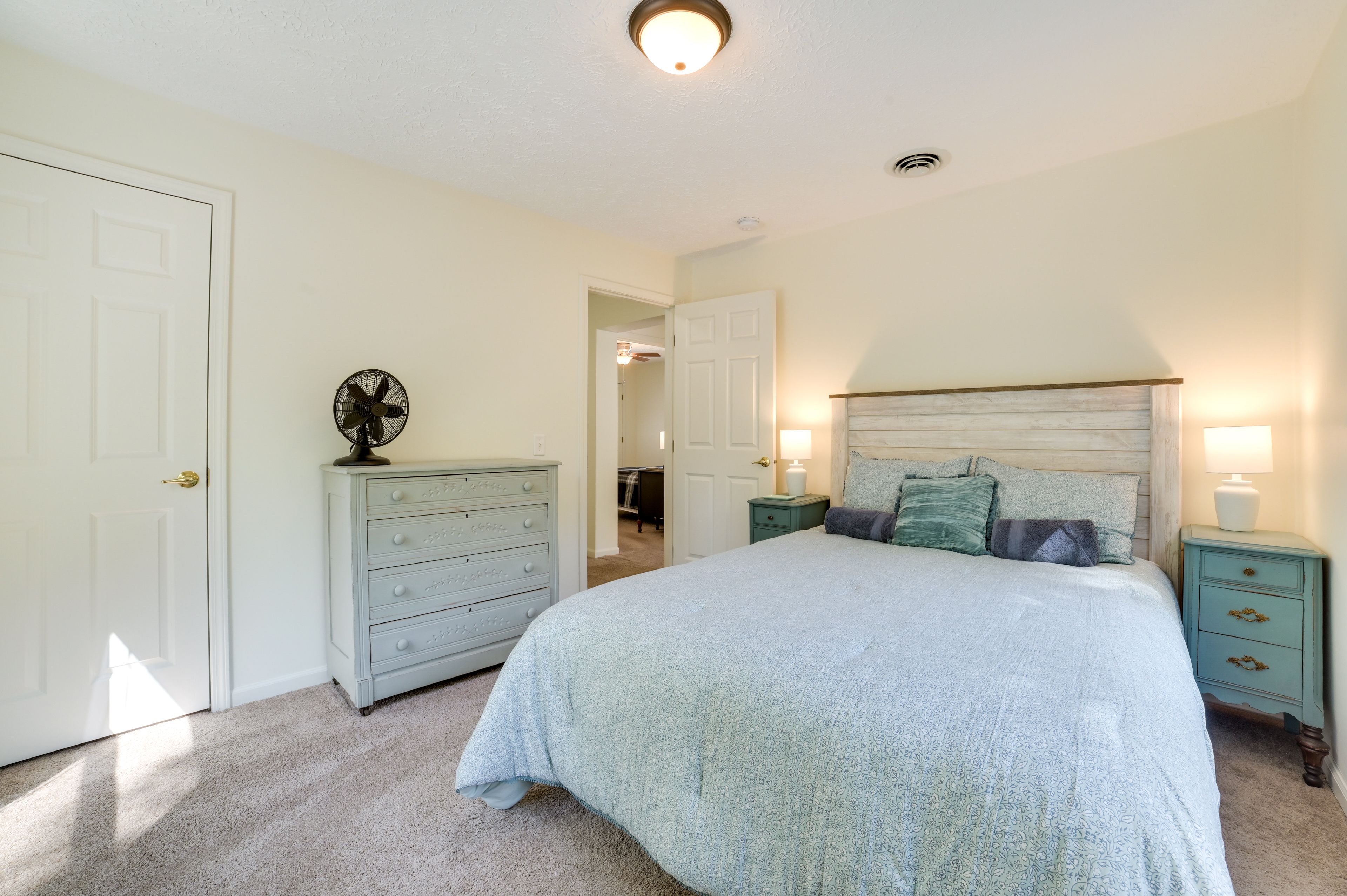 Bedroom 3 | Queen Bed