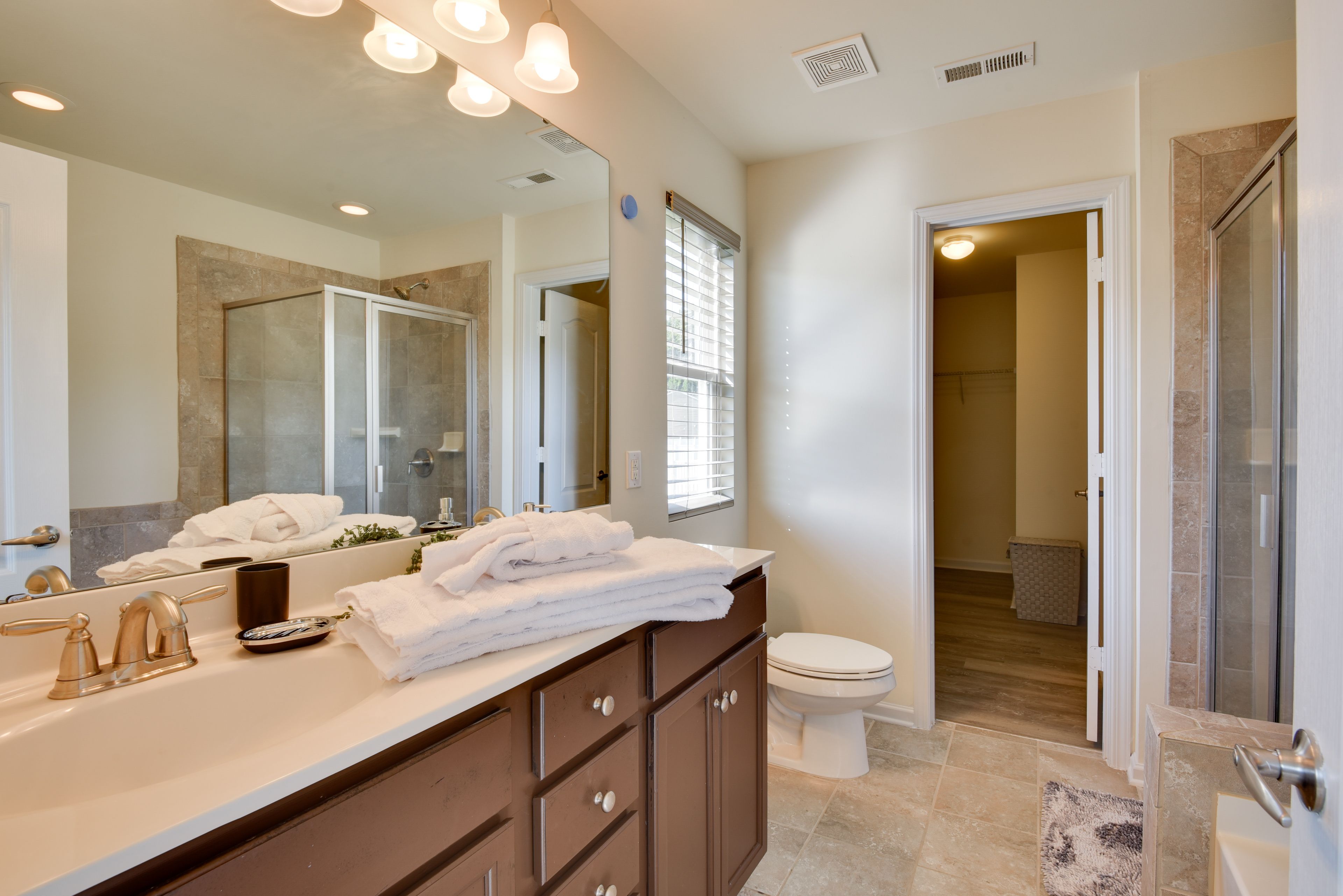 Full Bathroom | Complimentary Toiletries