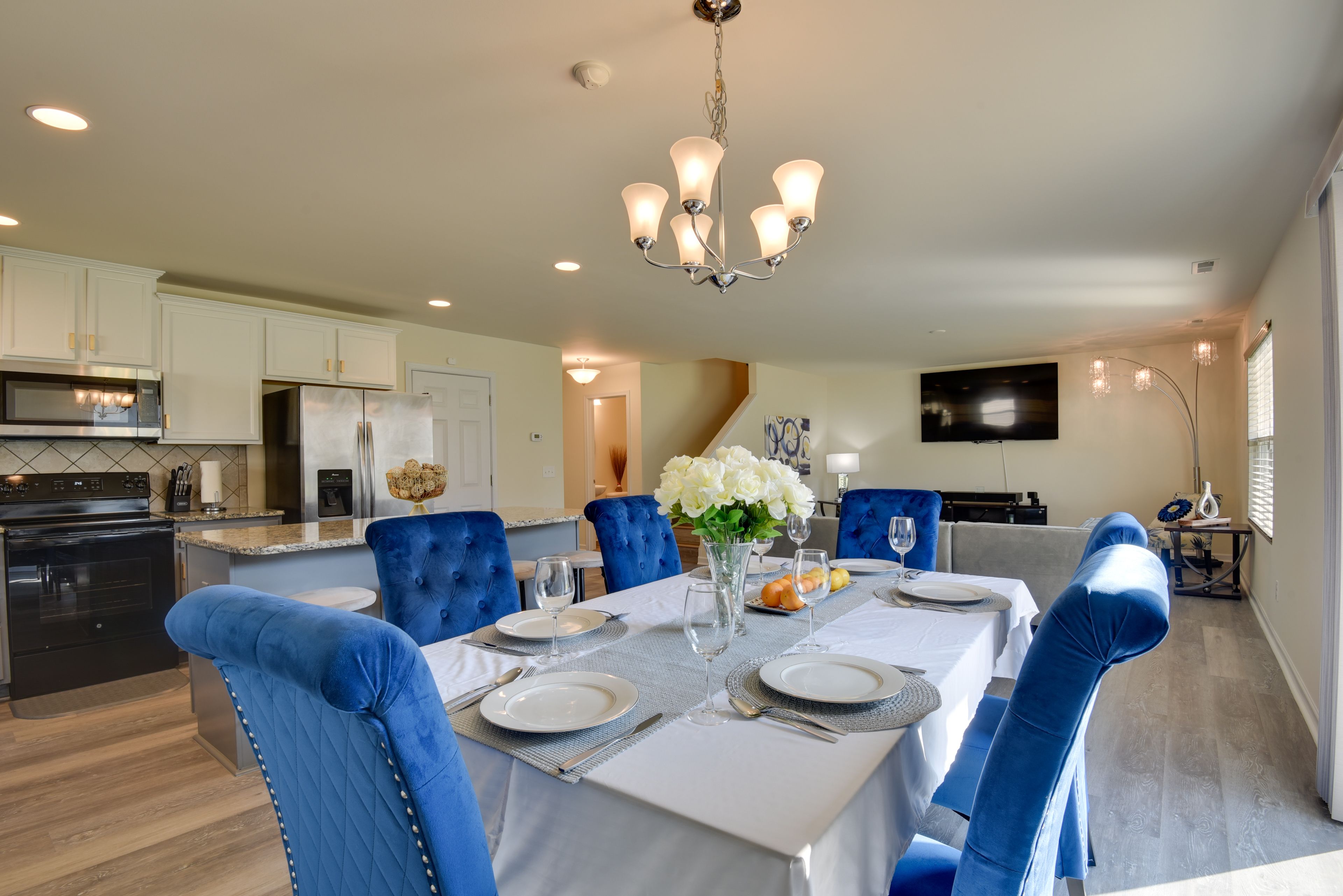 Dining Room | Dishware & Flatware Provided