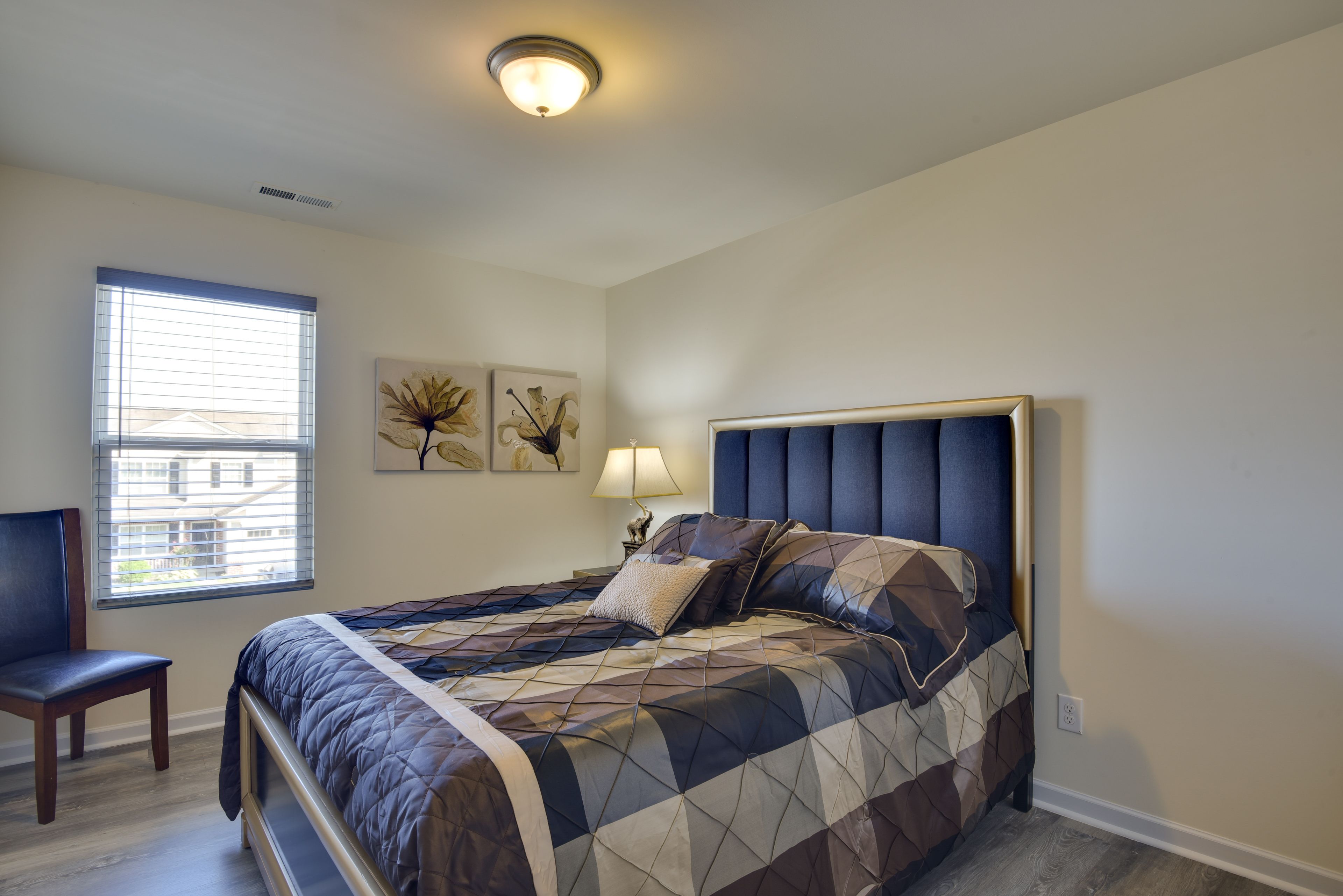 Bedroom 3 | Queen Bed