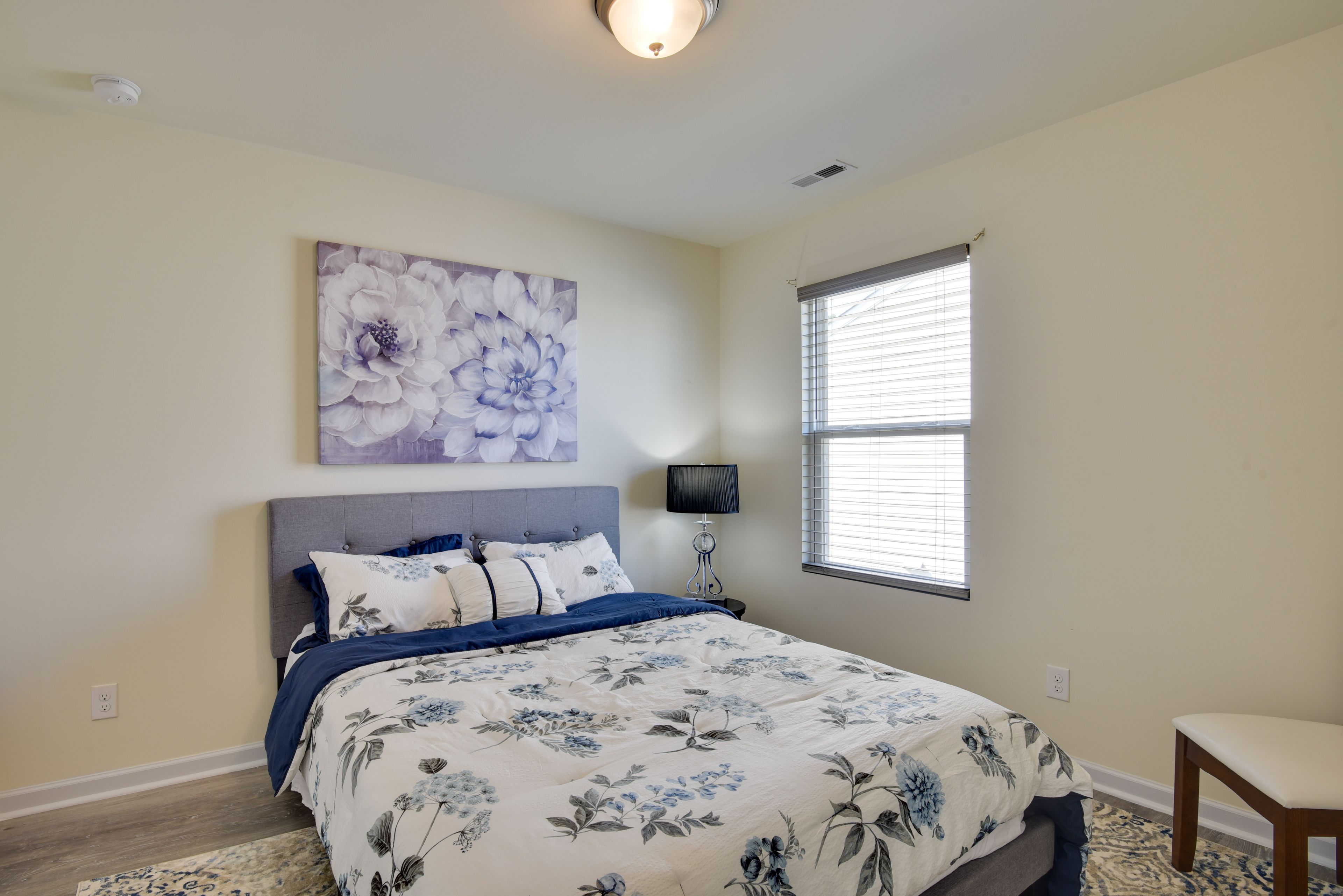 Bedroom 2 | Queen Bed