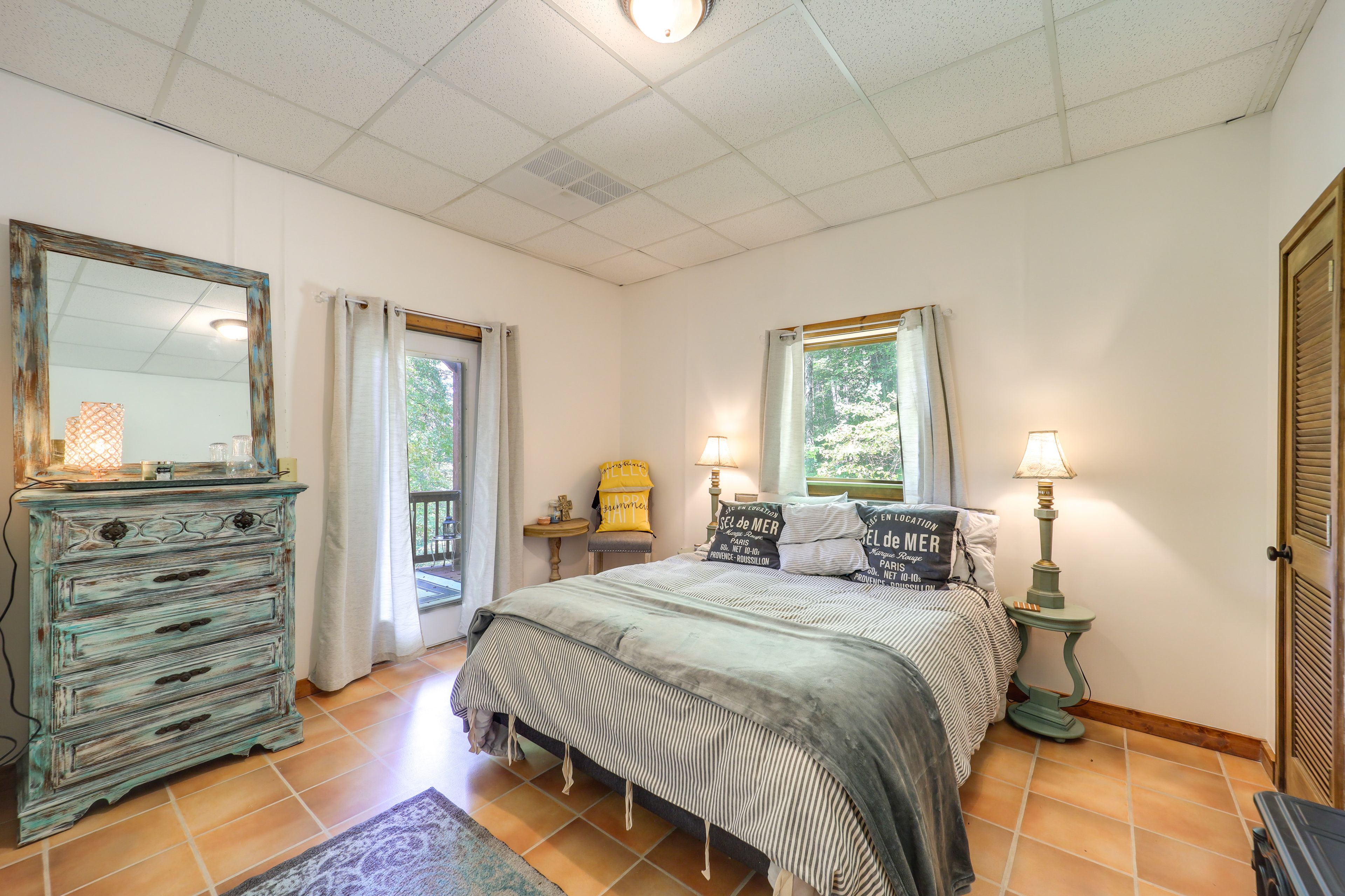 Bedroom 2 | Queen Bed