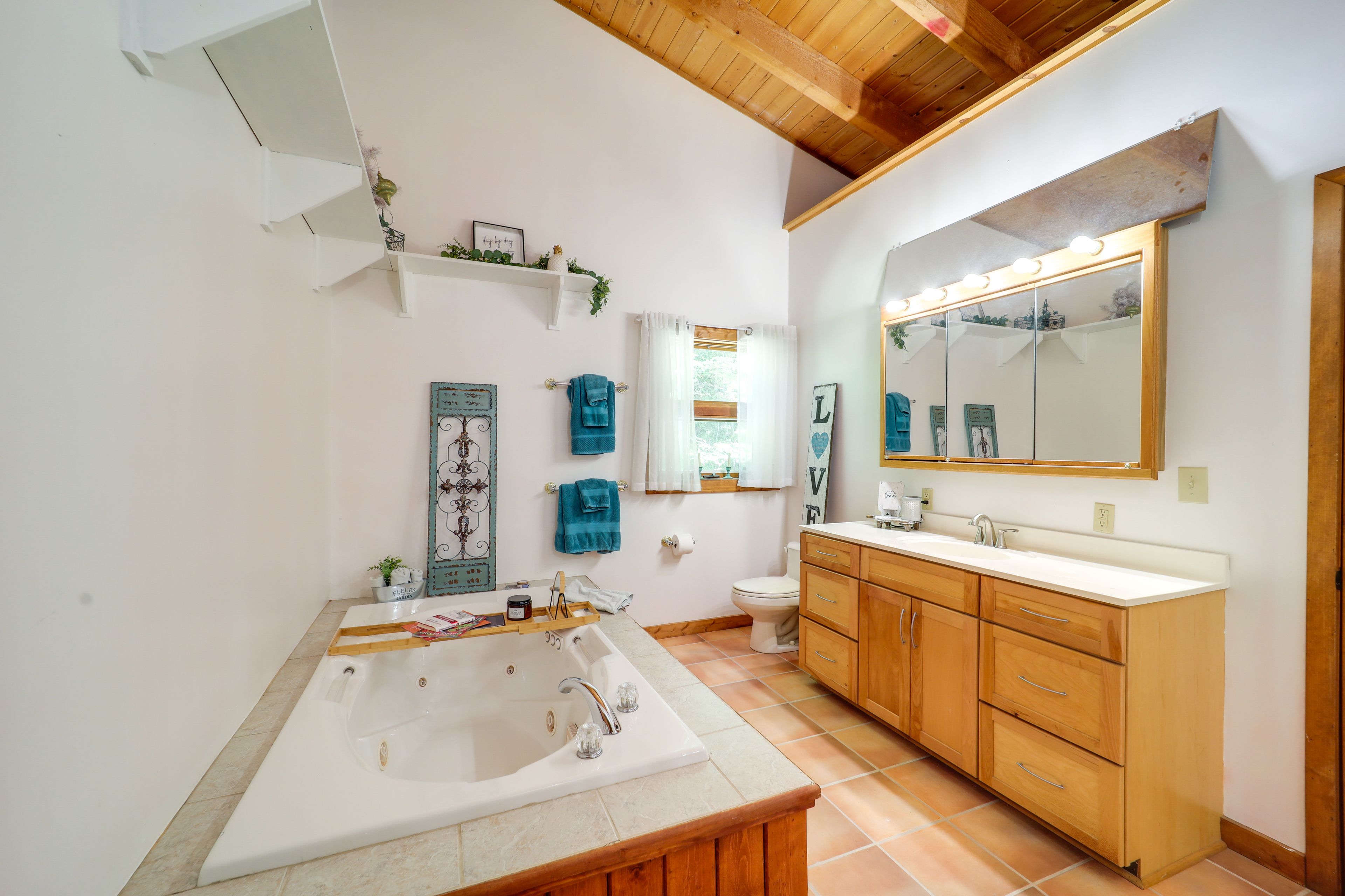 Bathroom | Towels Provided | Complimentary Toiletries