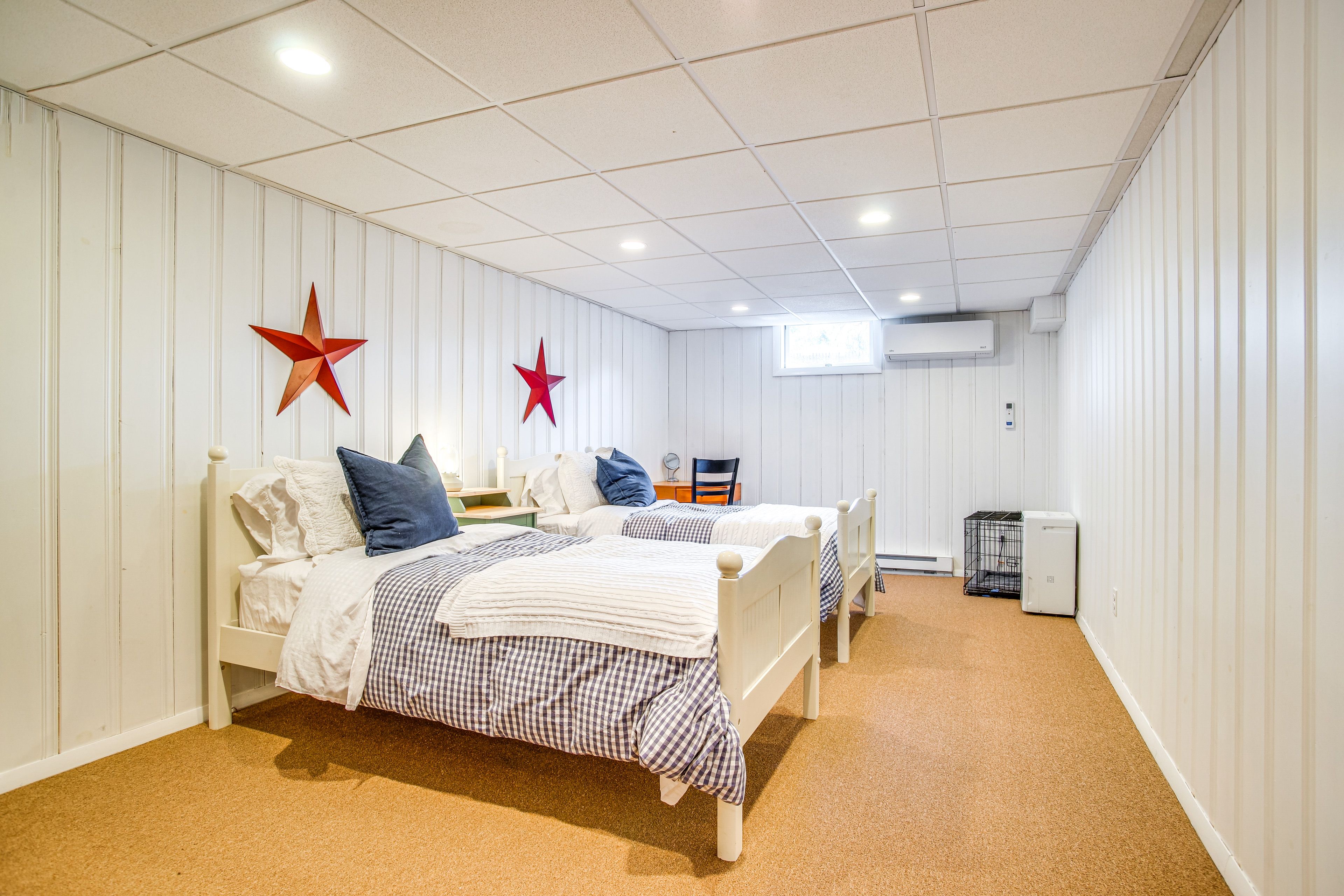 Basement | 2 Twin Beds | Desk