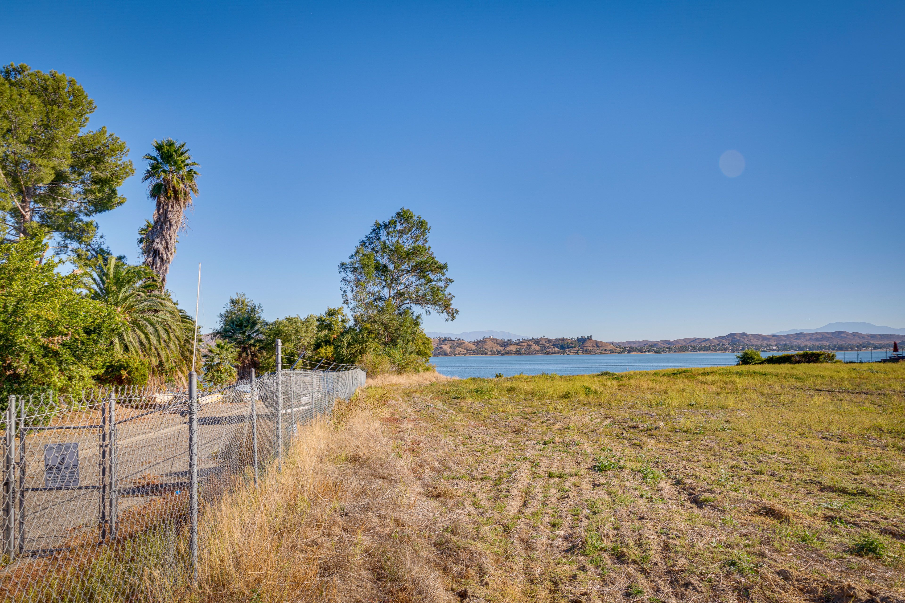 Lake Elsinore | Walking Distance