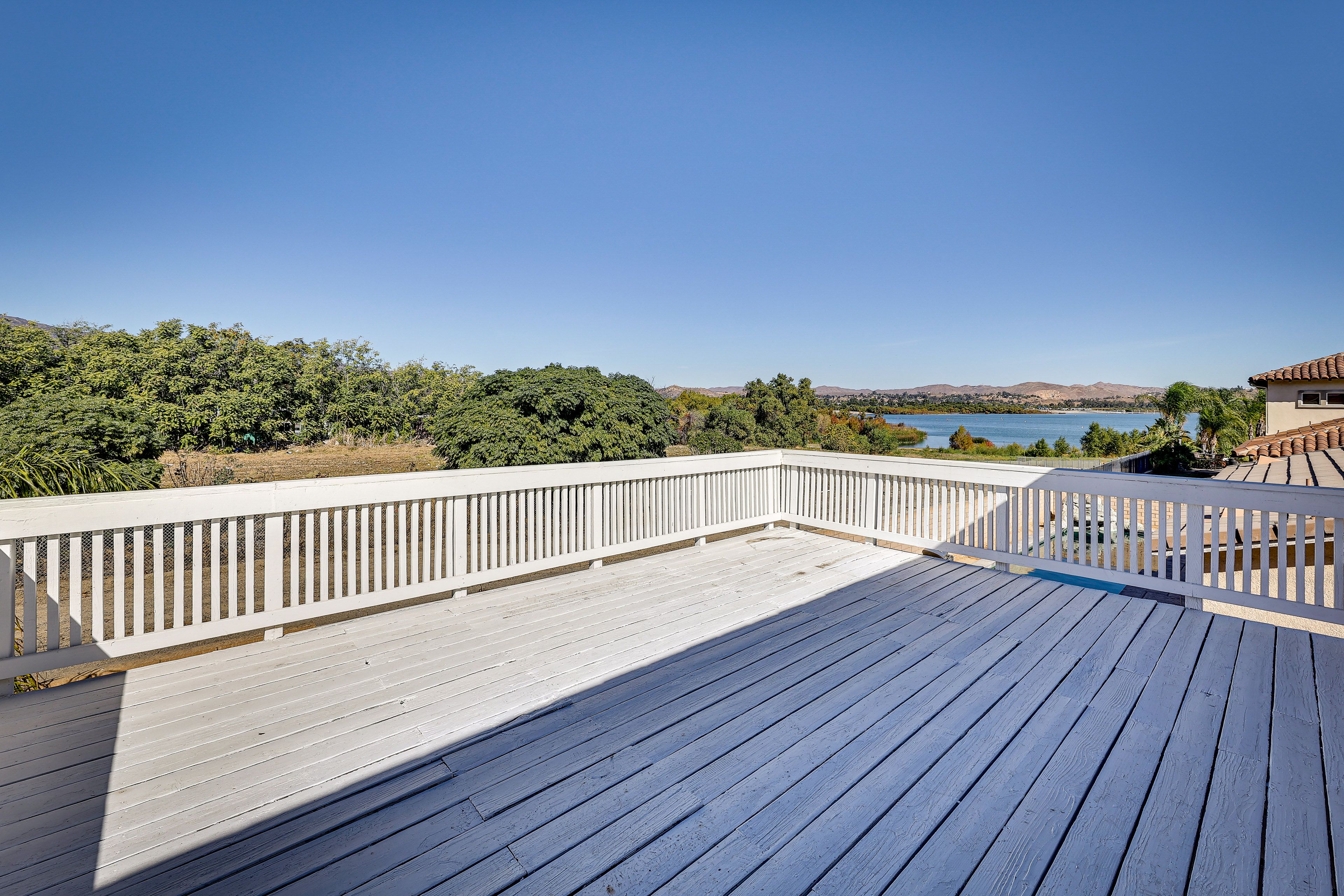 Spacious Deck | Lake Elsinore View