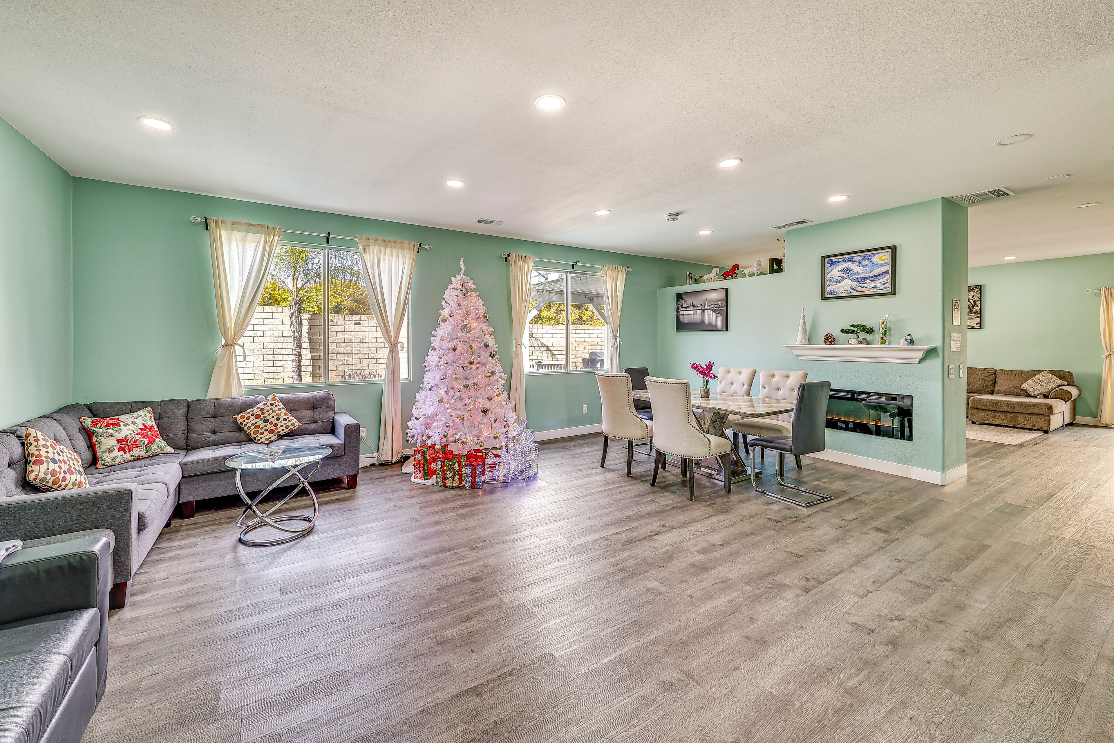 Living Room | Central A/C | Fireplace | Free WiFi | Full Sleeper Sofa