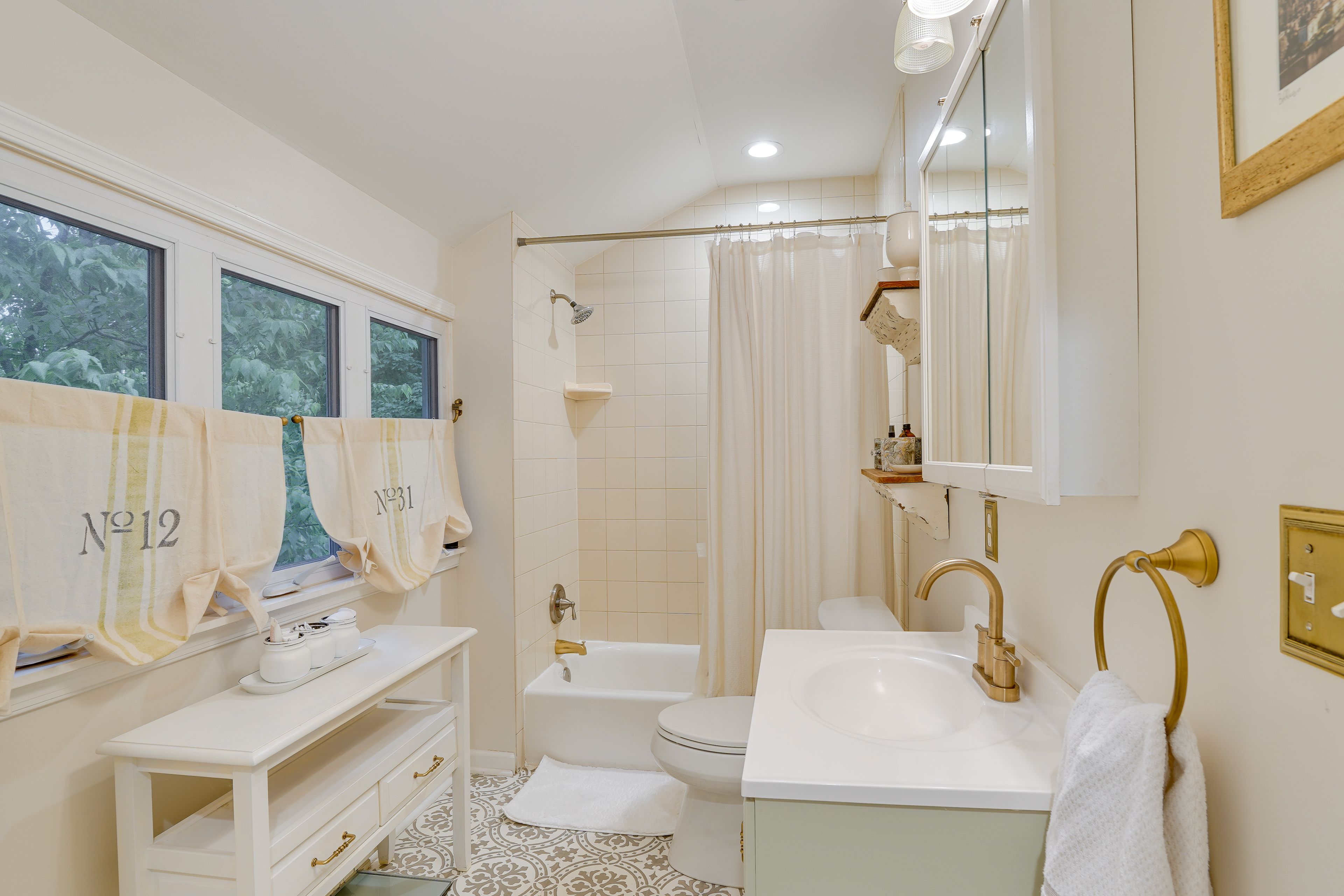 En-Suite Bathroom | Towels Provided | Complimentary Toiletries