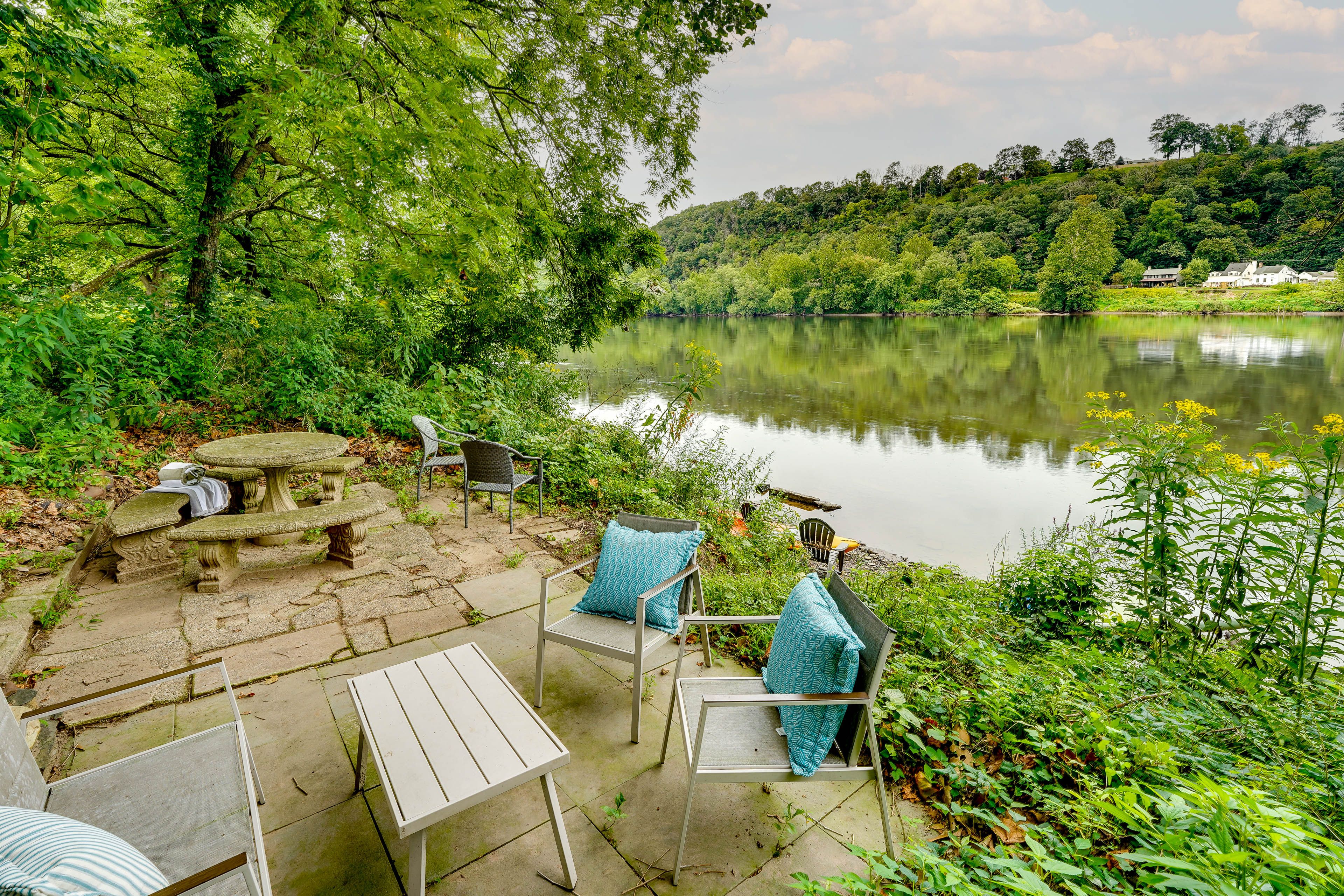 Upper Black Eddy Vacation Rental | 3BR | 2BA | 1,588 Sq Ft | Stairs Required