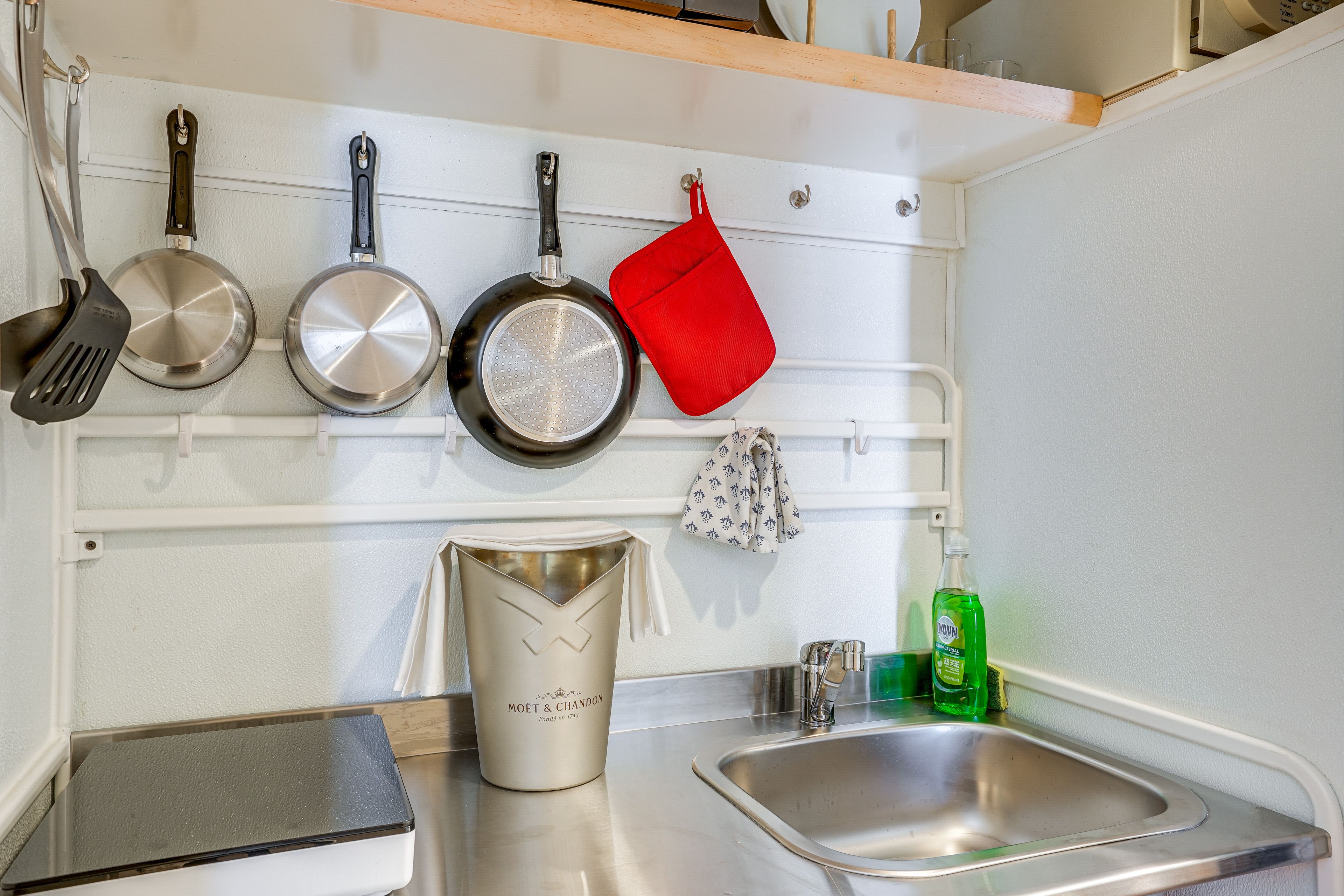 Kitchenette | Cooking Basics | Hot Plate | Microwave