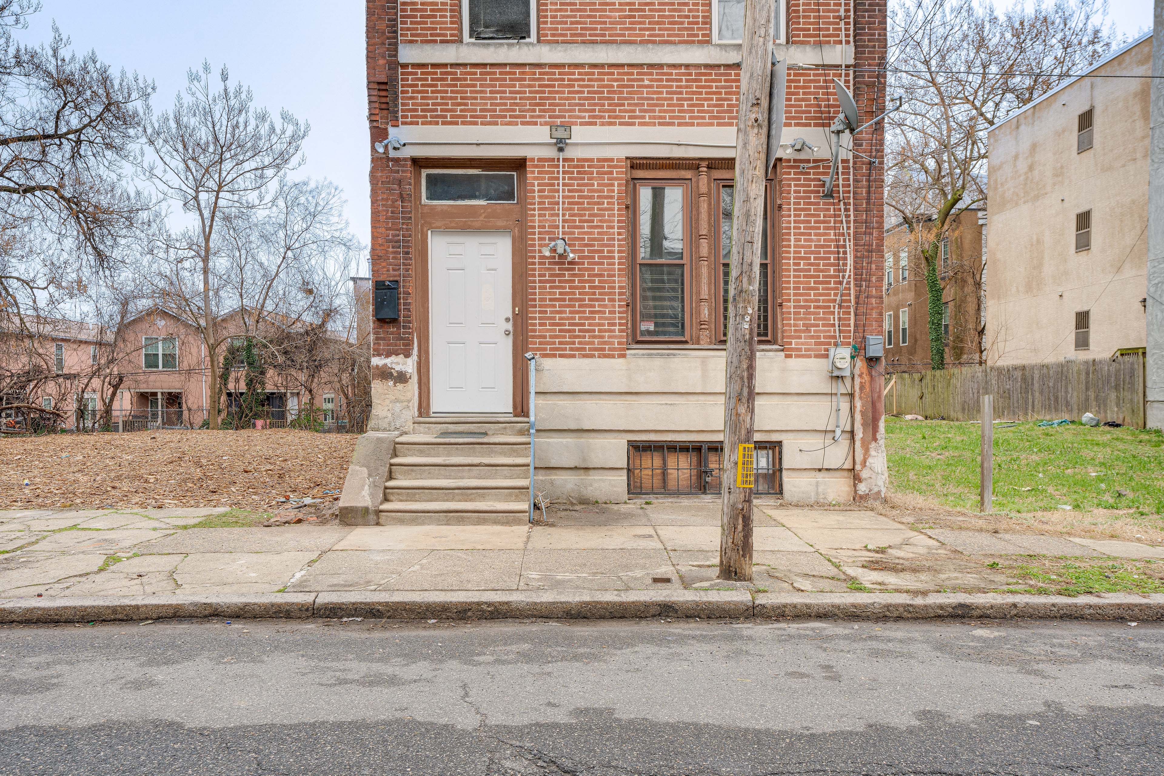 Apartment Exterior | Single-Story Unit on 3rd Floor