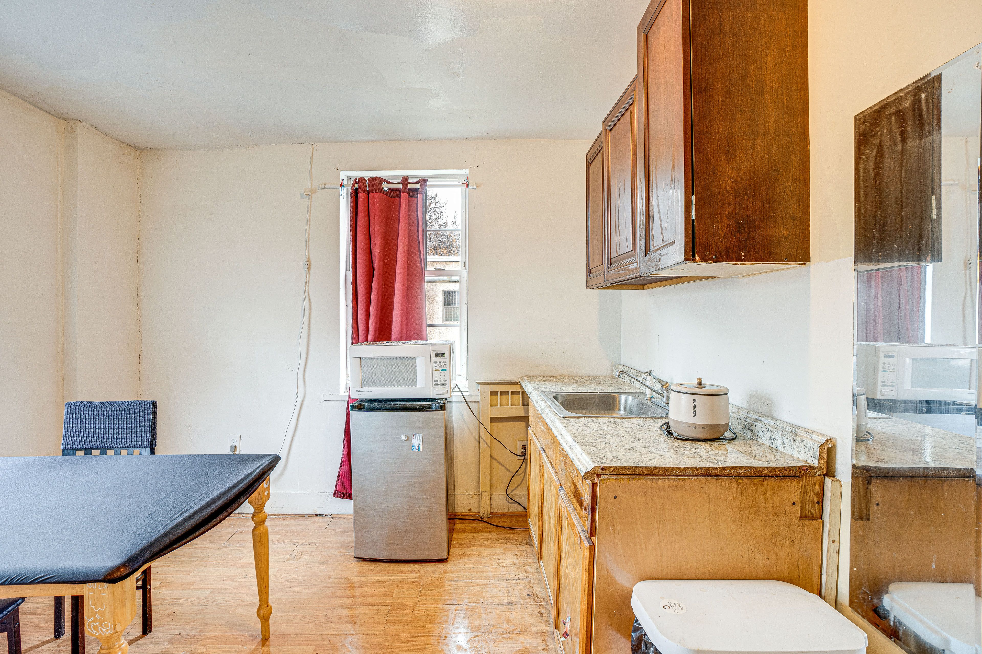 Kitchenette | Mini Fridge | Microwave | Hot Plate