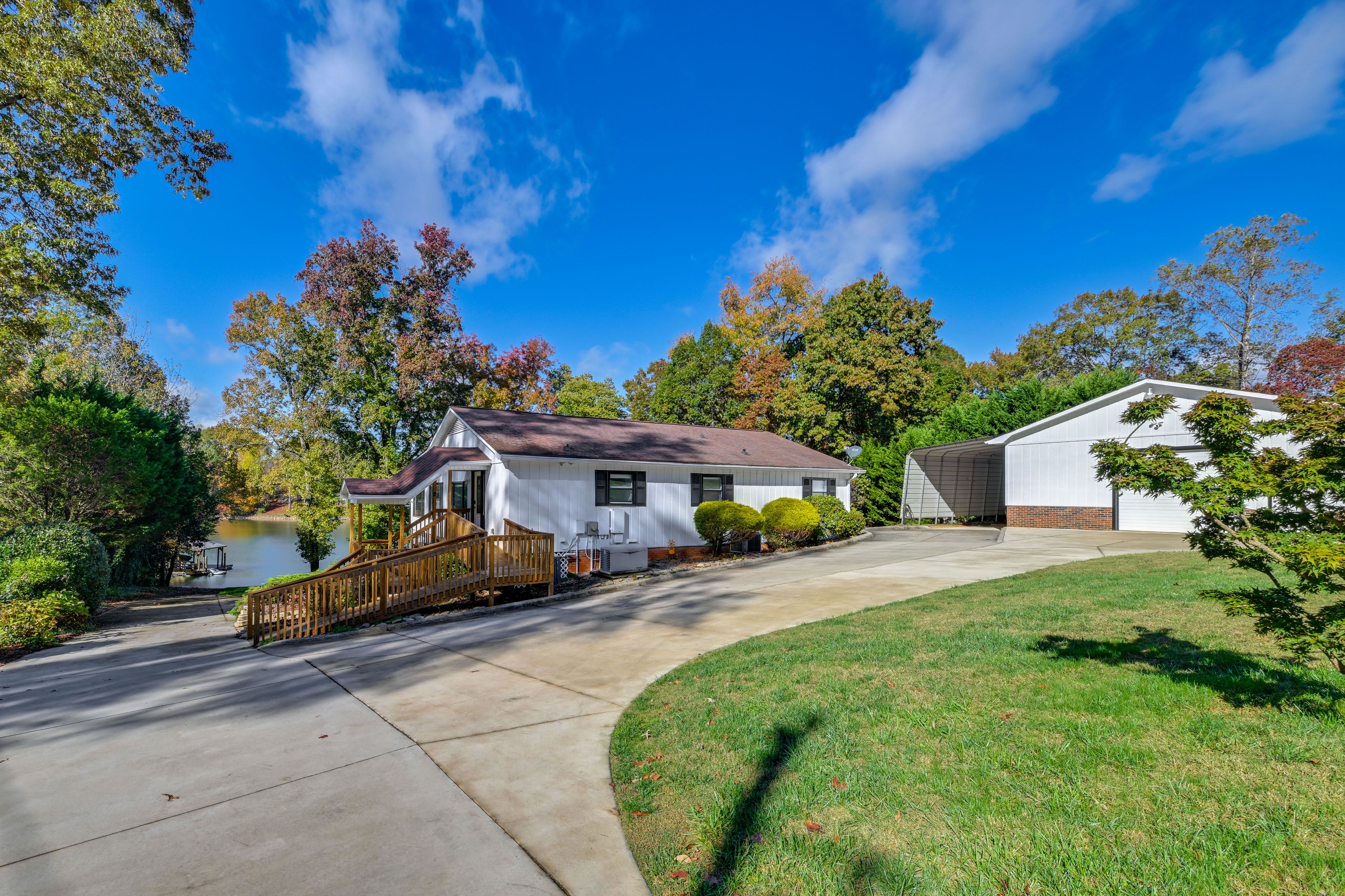 Parking | Driveway (5 Vehicles) | Covered Parking (1 Vehicle)