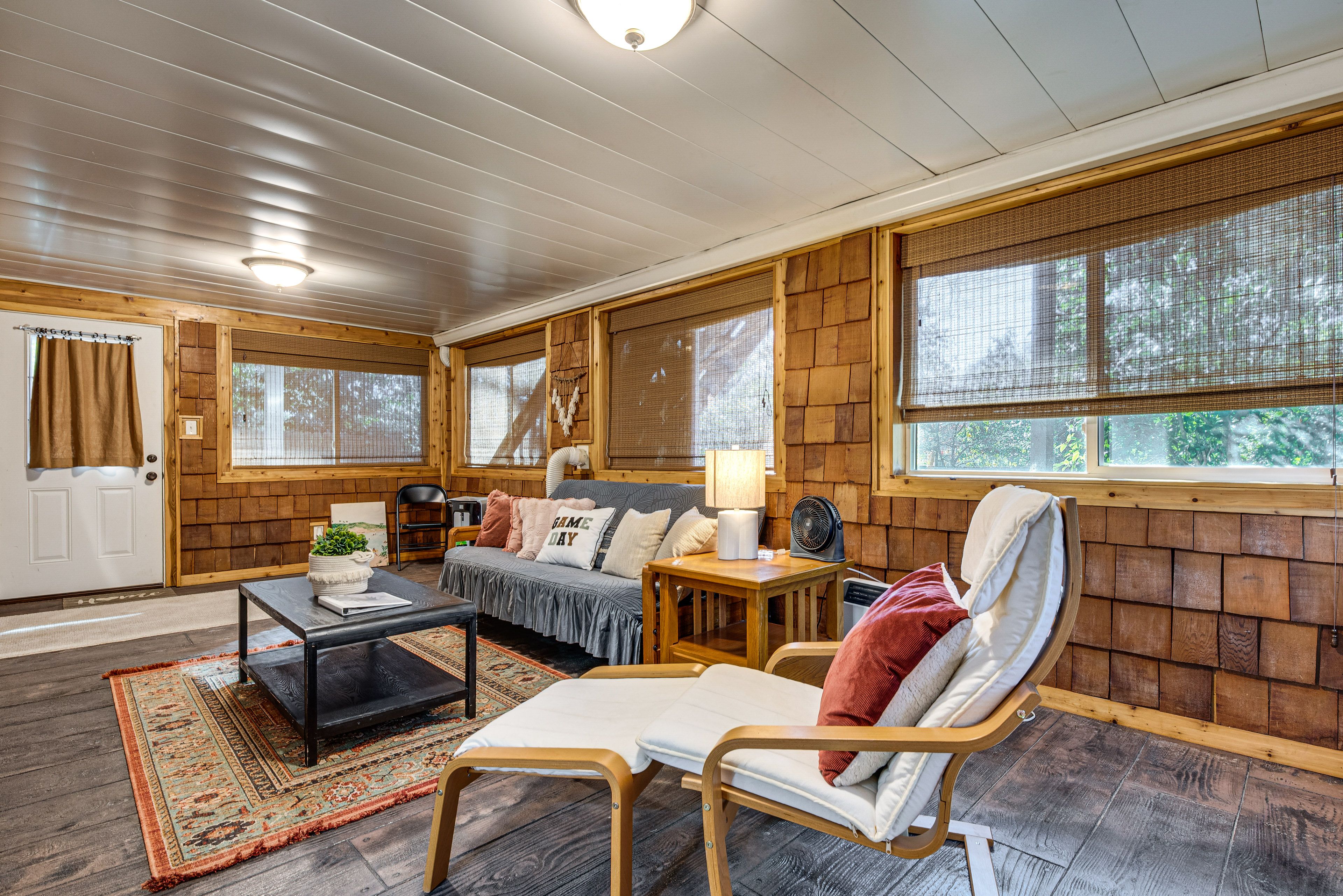 Living Room | Full Futon