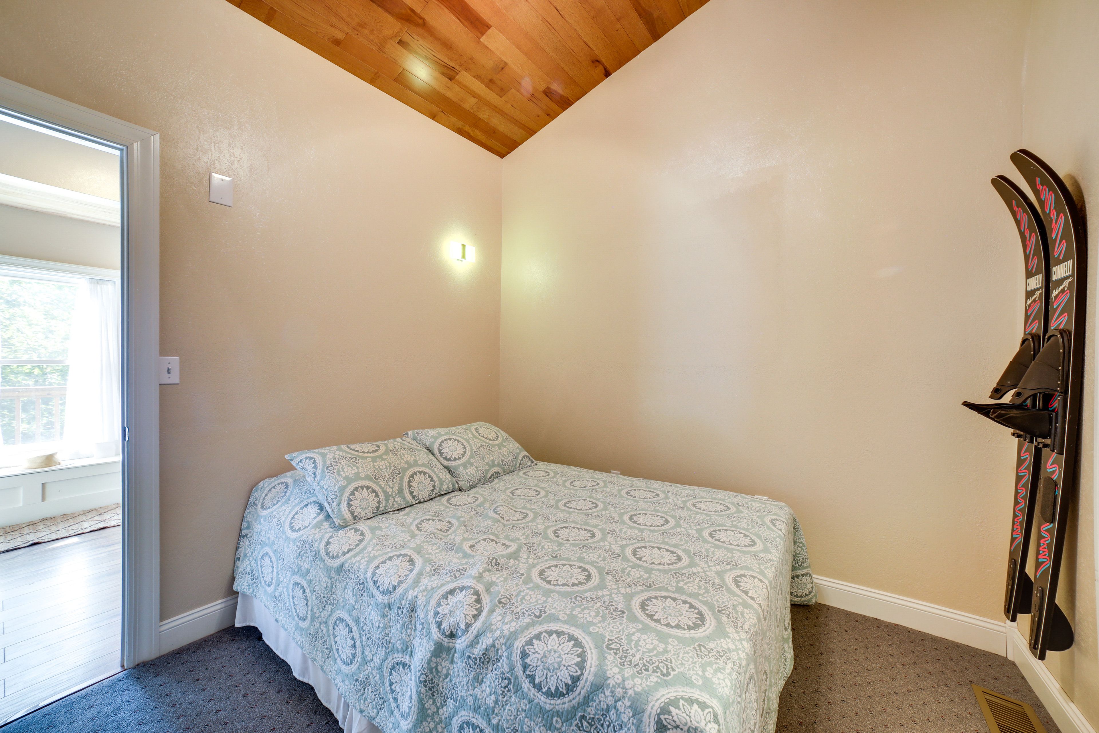 Bedroom 2 | Queen Bed