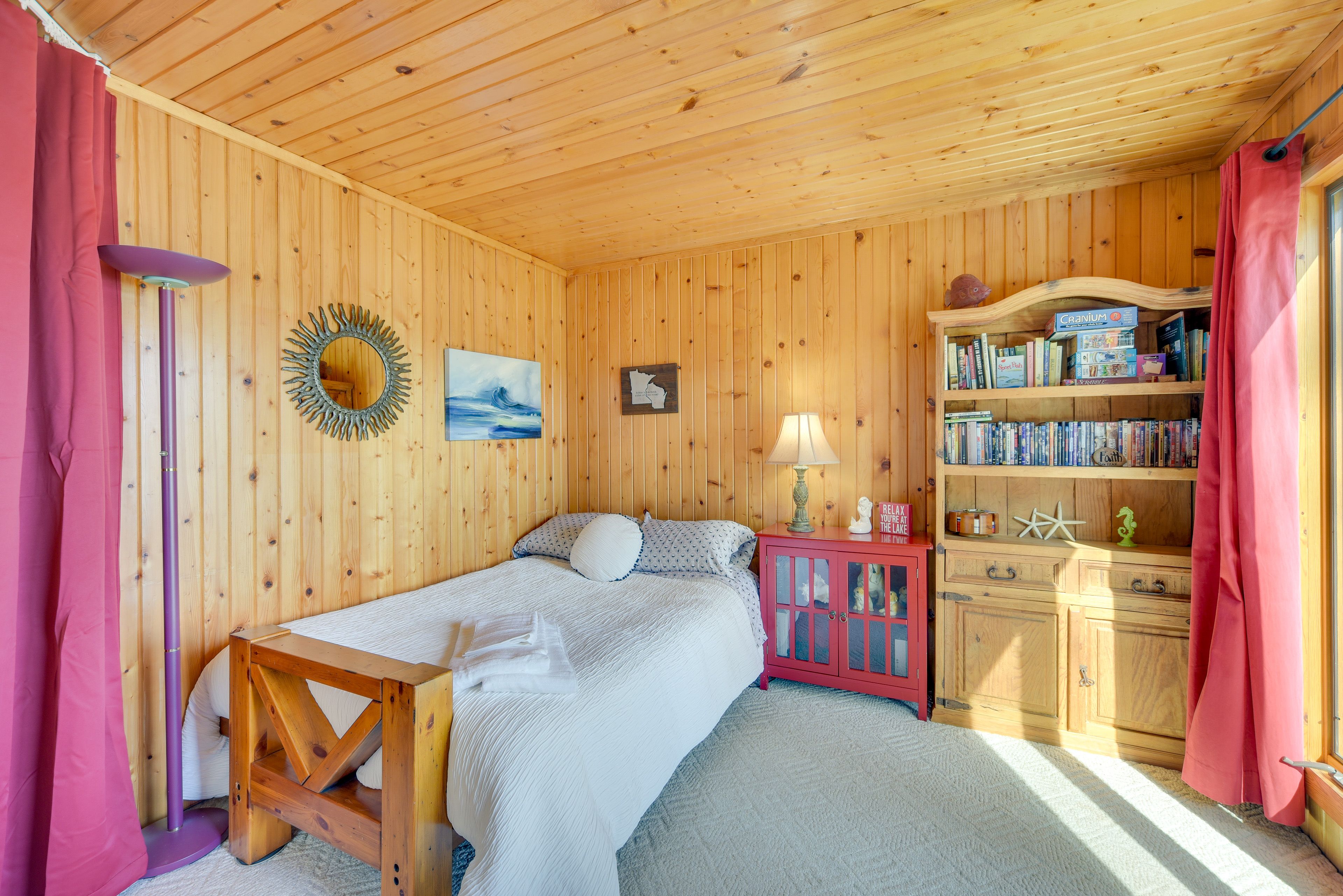 Bonus Room | Queen Futon