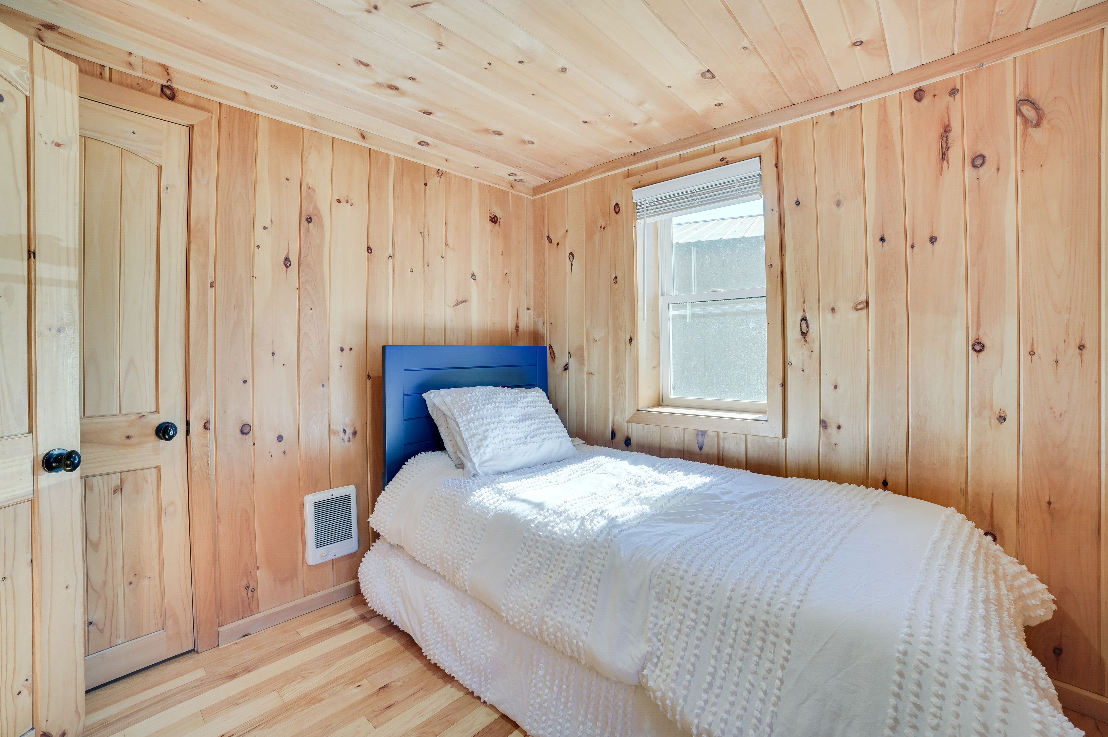 Bedroom 2 | Twin Bed w/ Twin Trundle