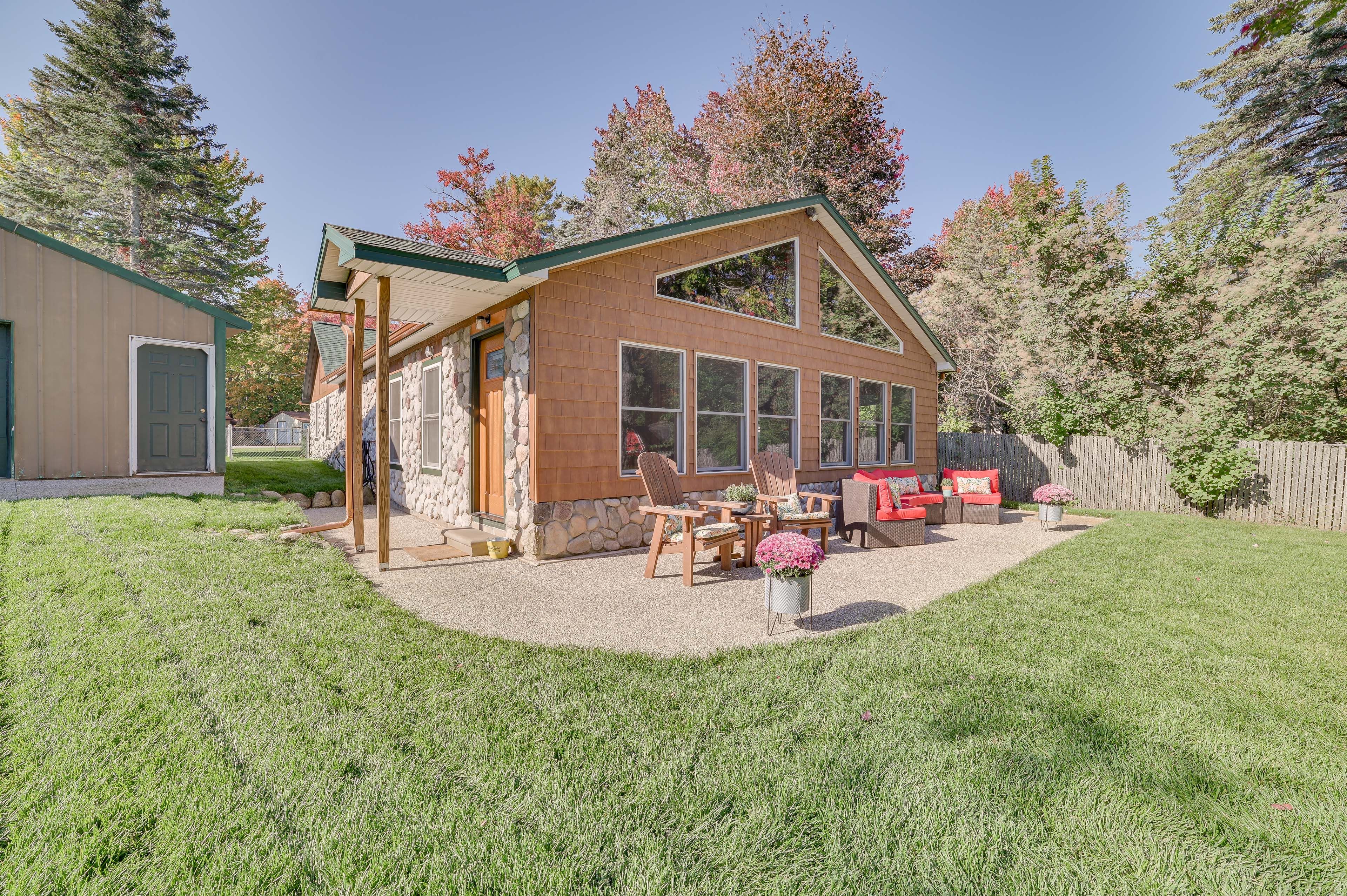 Backyard | Outdoor Seating | Kayaks