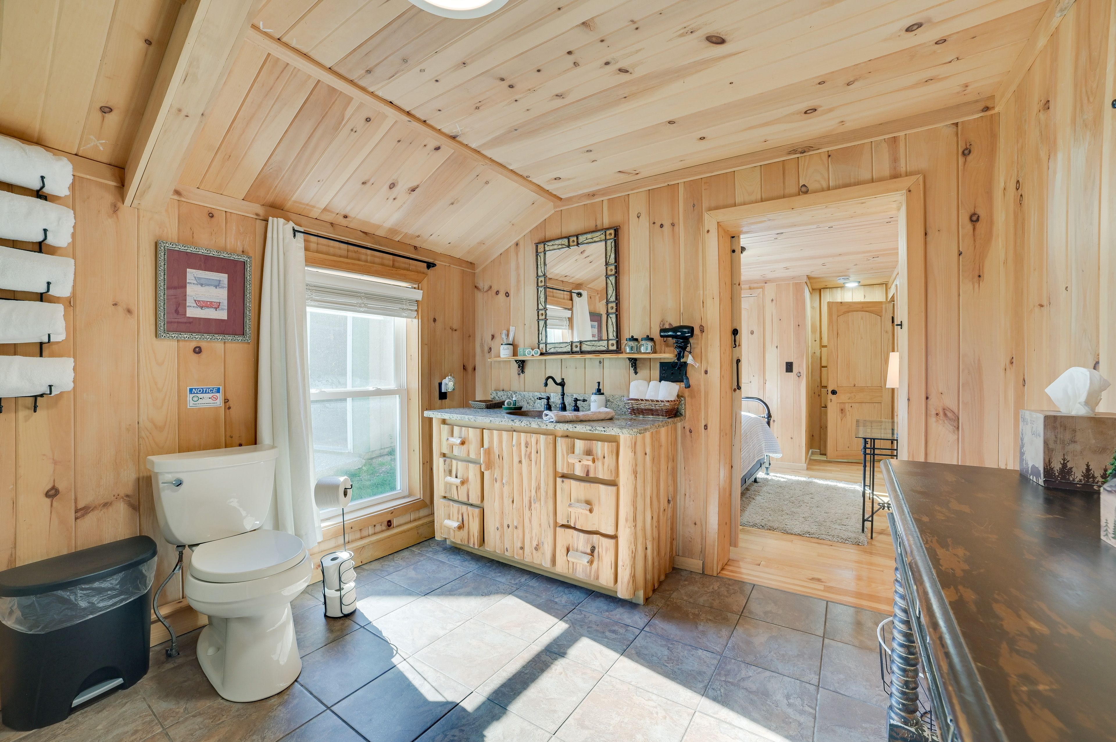 En-Suite Bathroom | Towels Provided