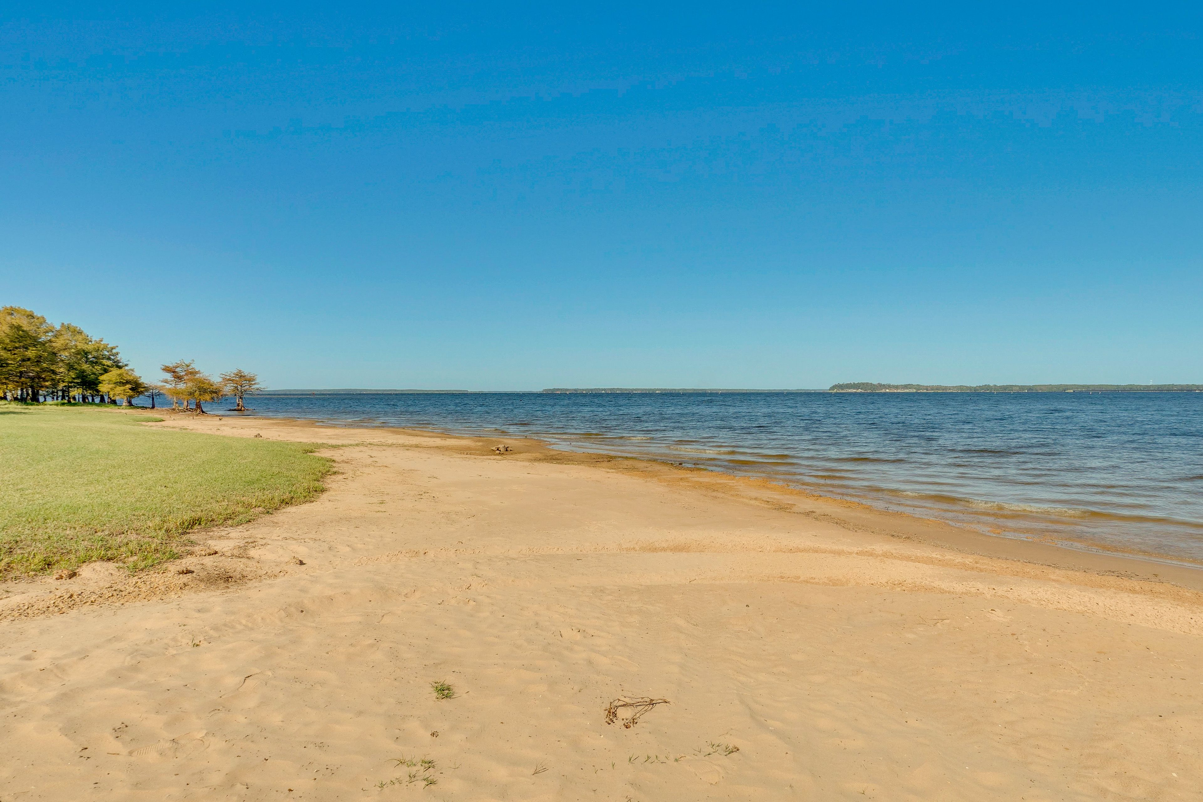 House Exterior | Walk to Toledo Bend Lake