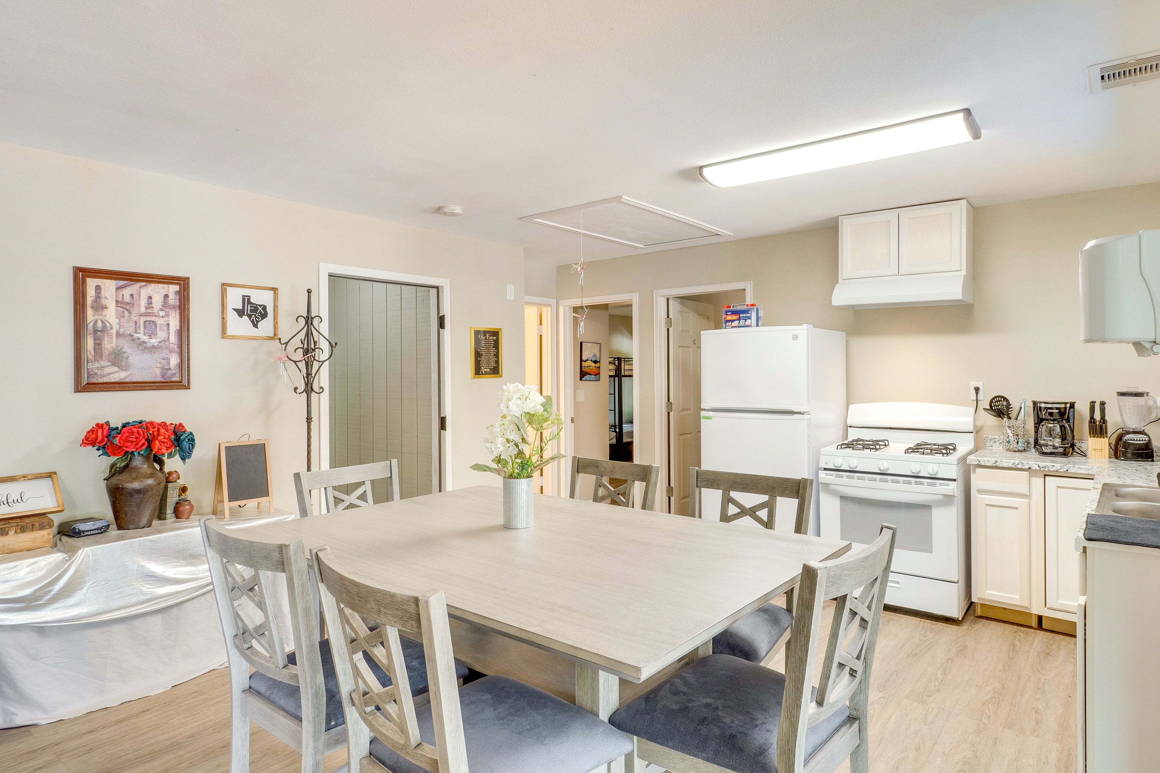 Dining Area | Dishware/Flatware